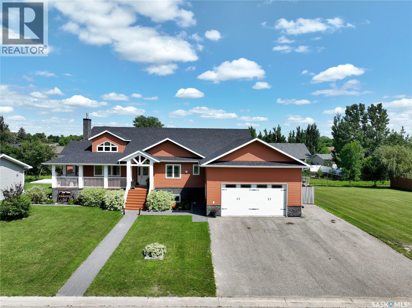 207 6th STREET W, Carnduff, Saskatchewan
