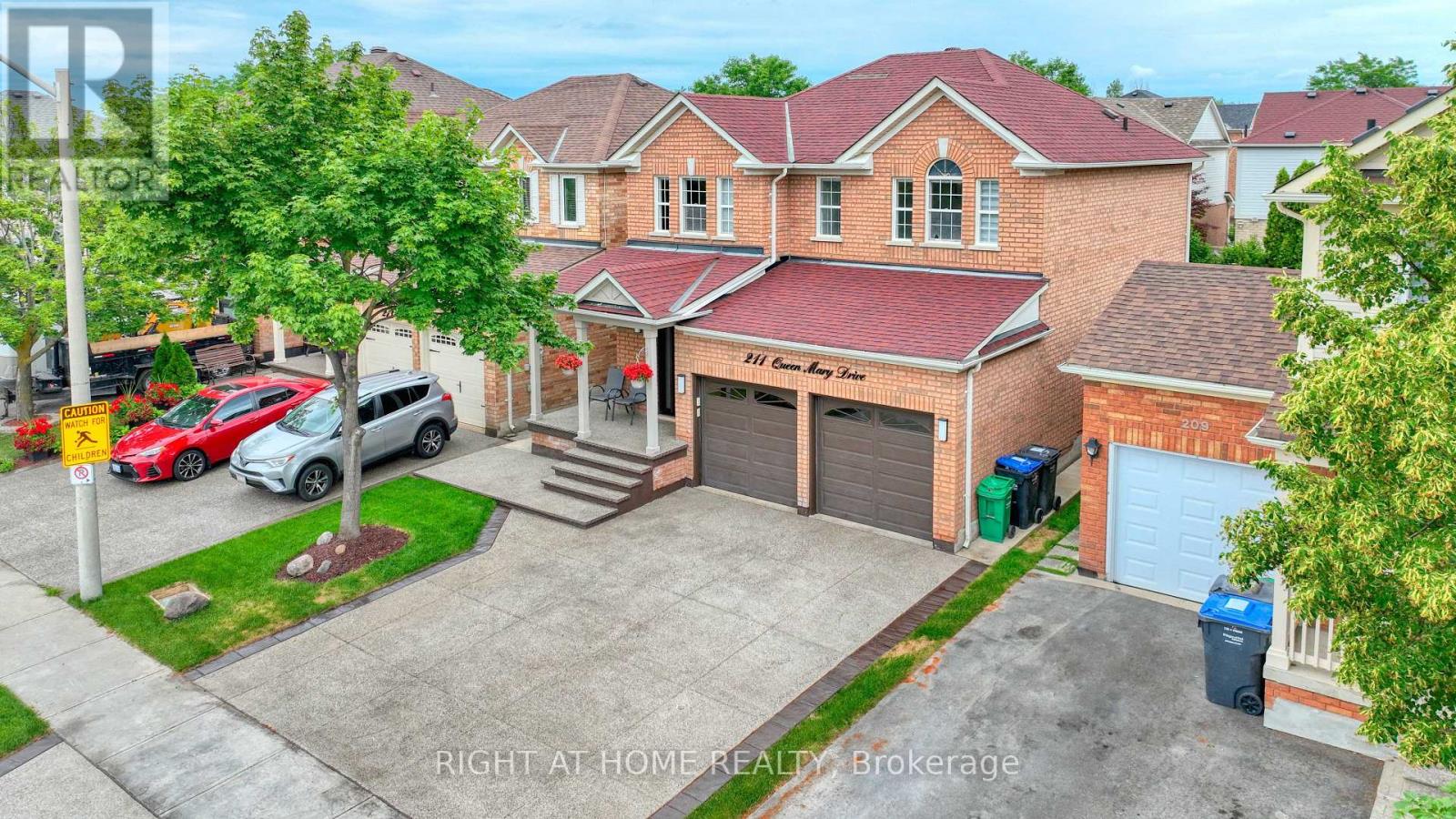 211 Queen Mary Drive, Brampton, Ontario L7A 1Y9 - Photo 2 - W13547098
