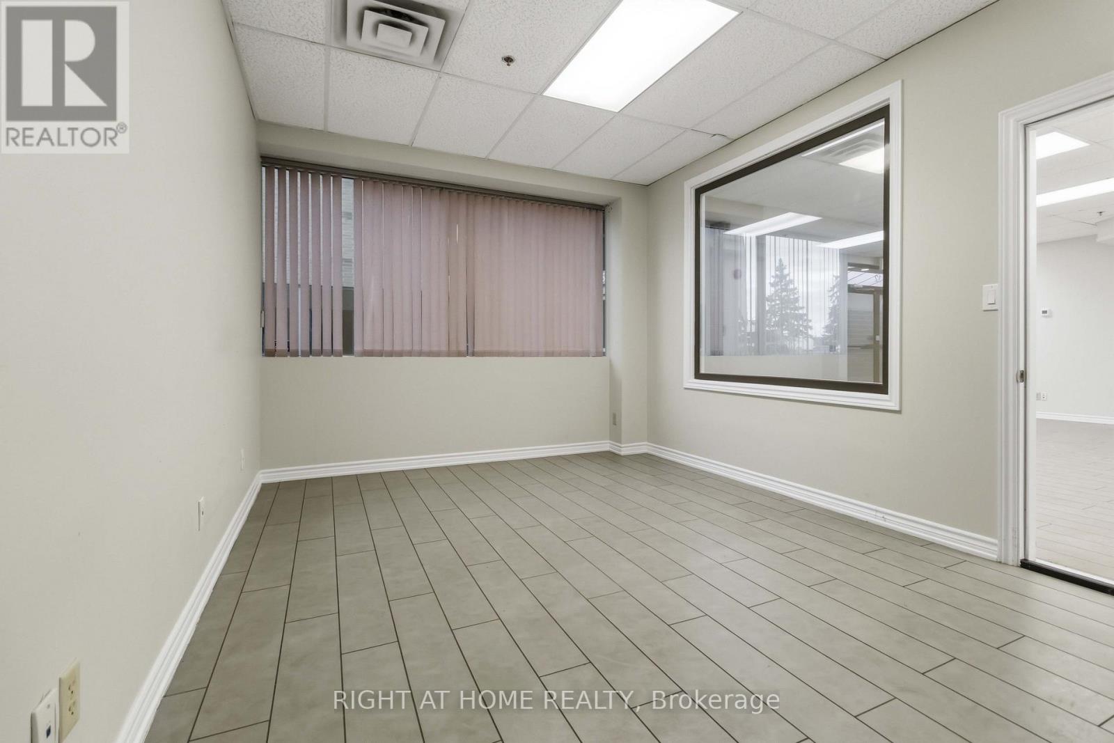 32 - 2800 Skymark Avenue, Mississauga, Ontario  L4W 5A6 - Photo 18 - W13552274