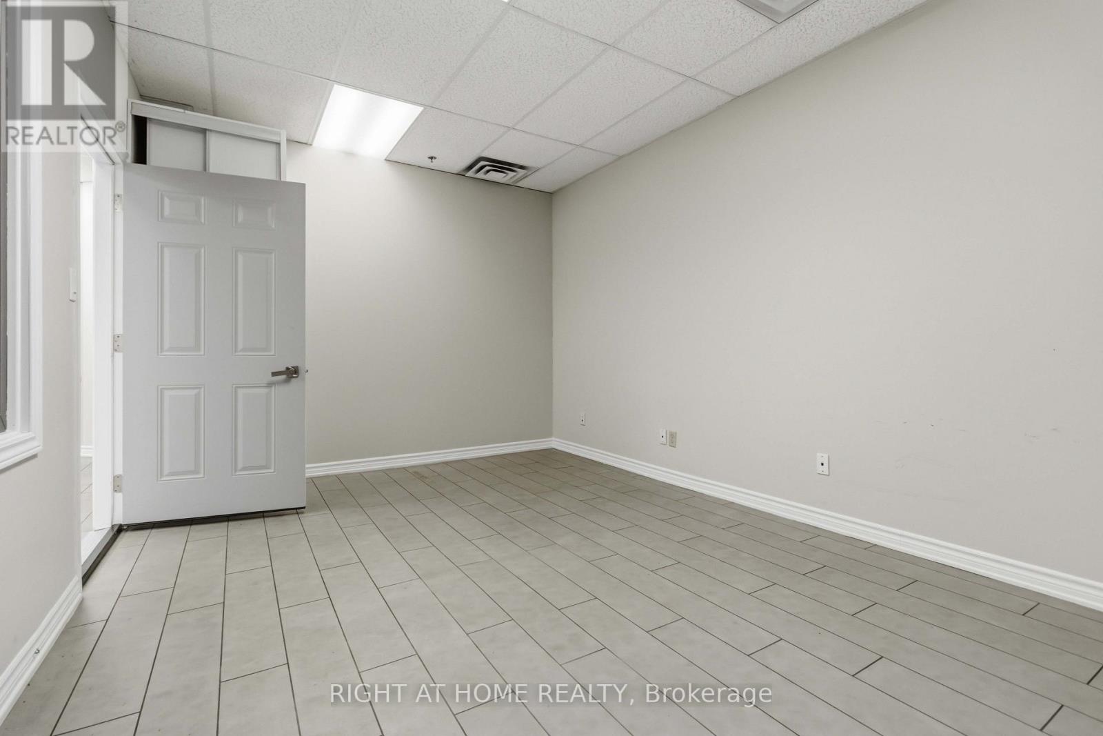 32 - 2800 Skymark Avenue, Mississauga, Ontario  L4W 5A6 - Photo 21 - W13552274