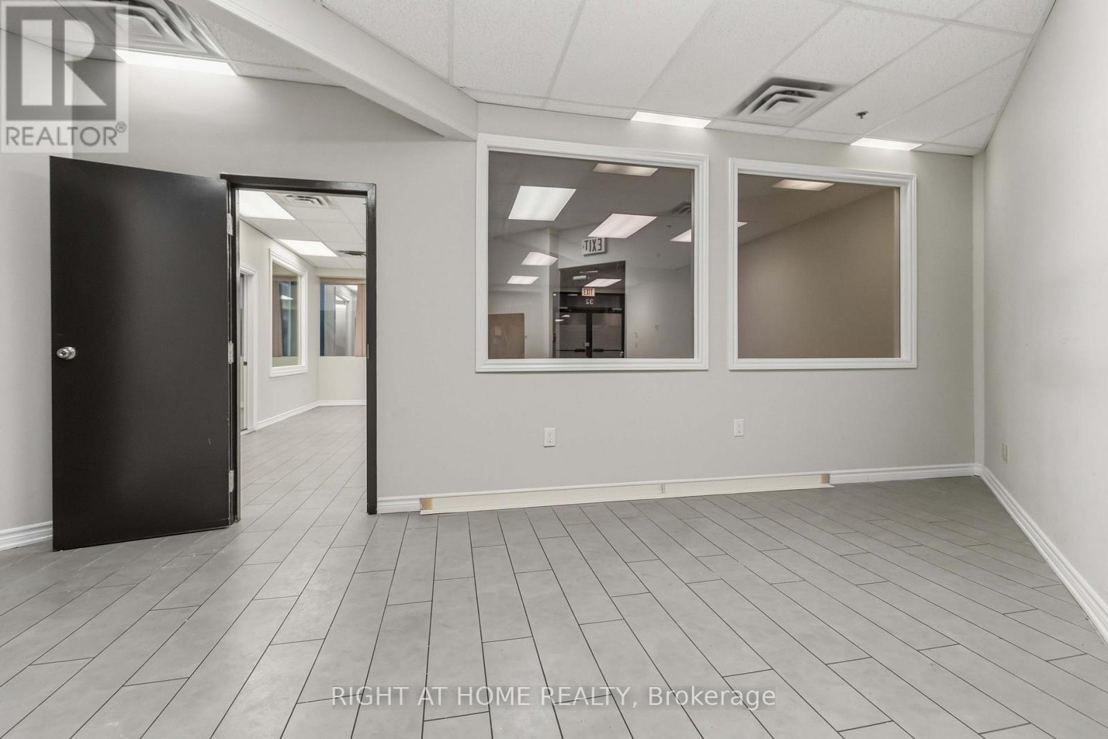 32 - 2800 Skymark Avenue, Mississauga, Ontario  L4W 5A6 - Photo 23 - W13552274