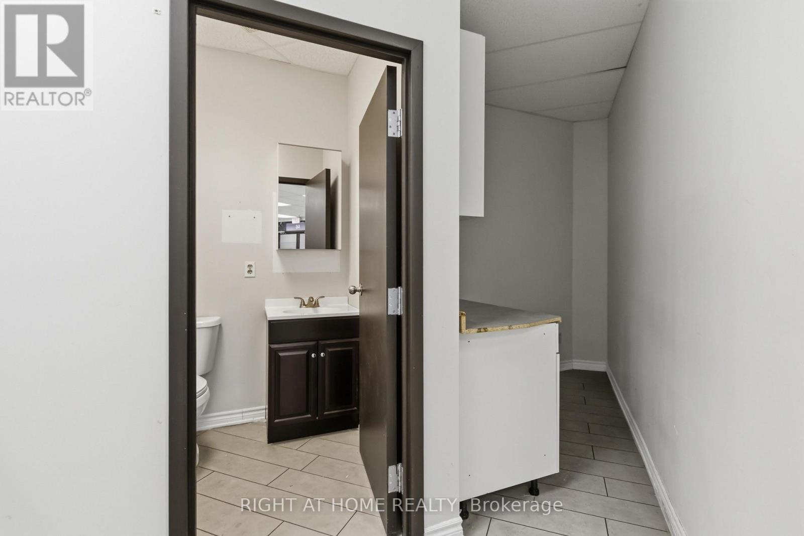 32 - 2800 Skymark Avenue, Mississauga, Ontario  L4W 5A6 - Photo 24 - W13552274