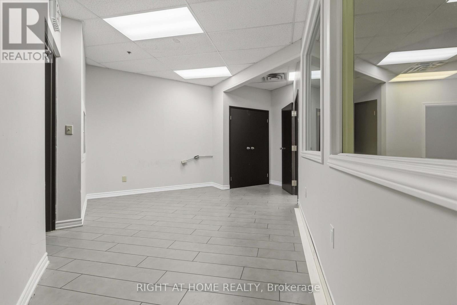 32 - 2800 Skymark Avenue, Mississauga, Ontario  L4W 5A6 - Photo 28 - W13552274