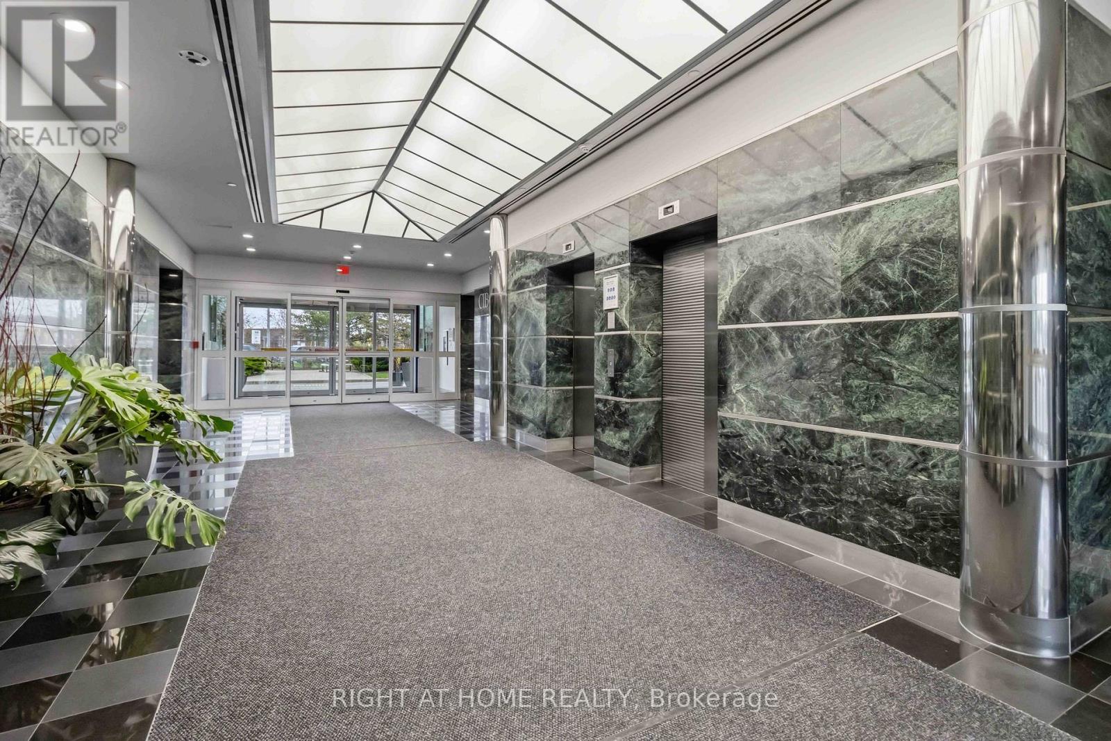 32 - 2800 Skymark Avenue, Mississauga, Ontario  L4W 5A6 - Photo 9 - W13552274