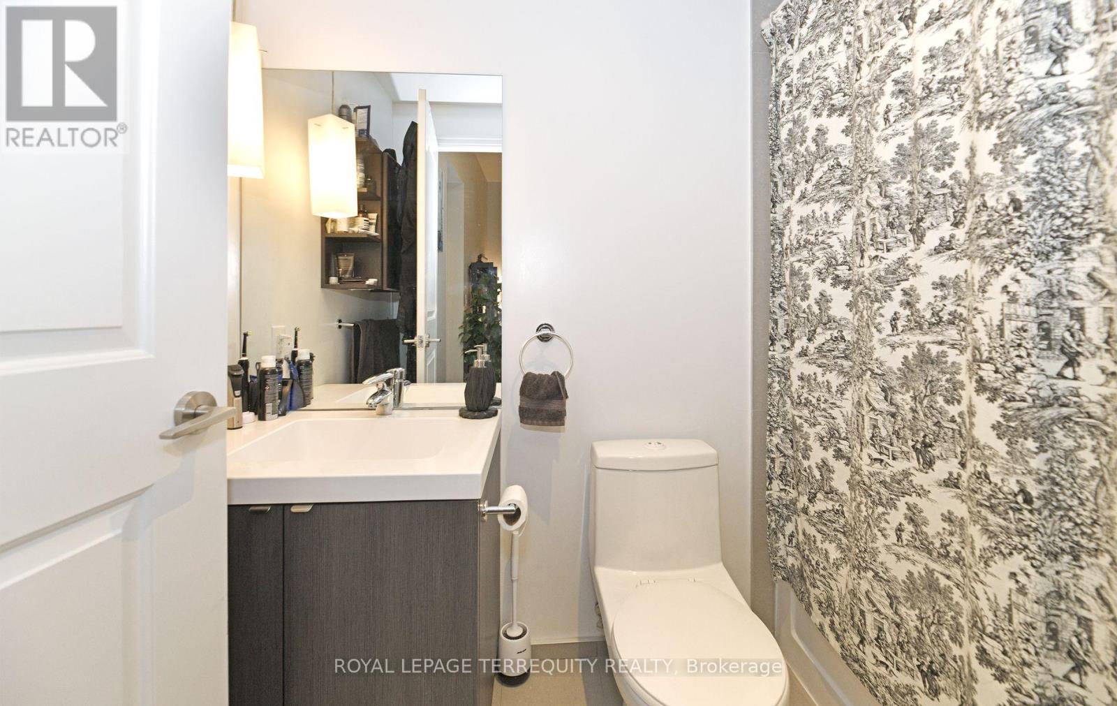 1004 - 8 The Esplanade, Toronto, Ontario  M5E 0A6 - Photo 10 - C13552302