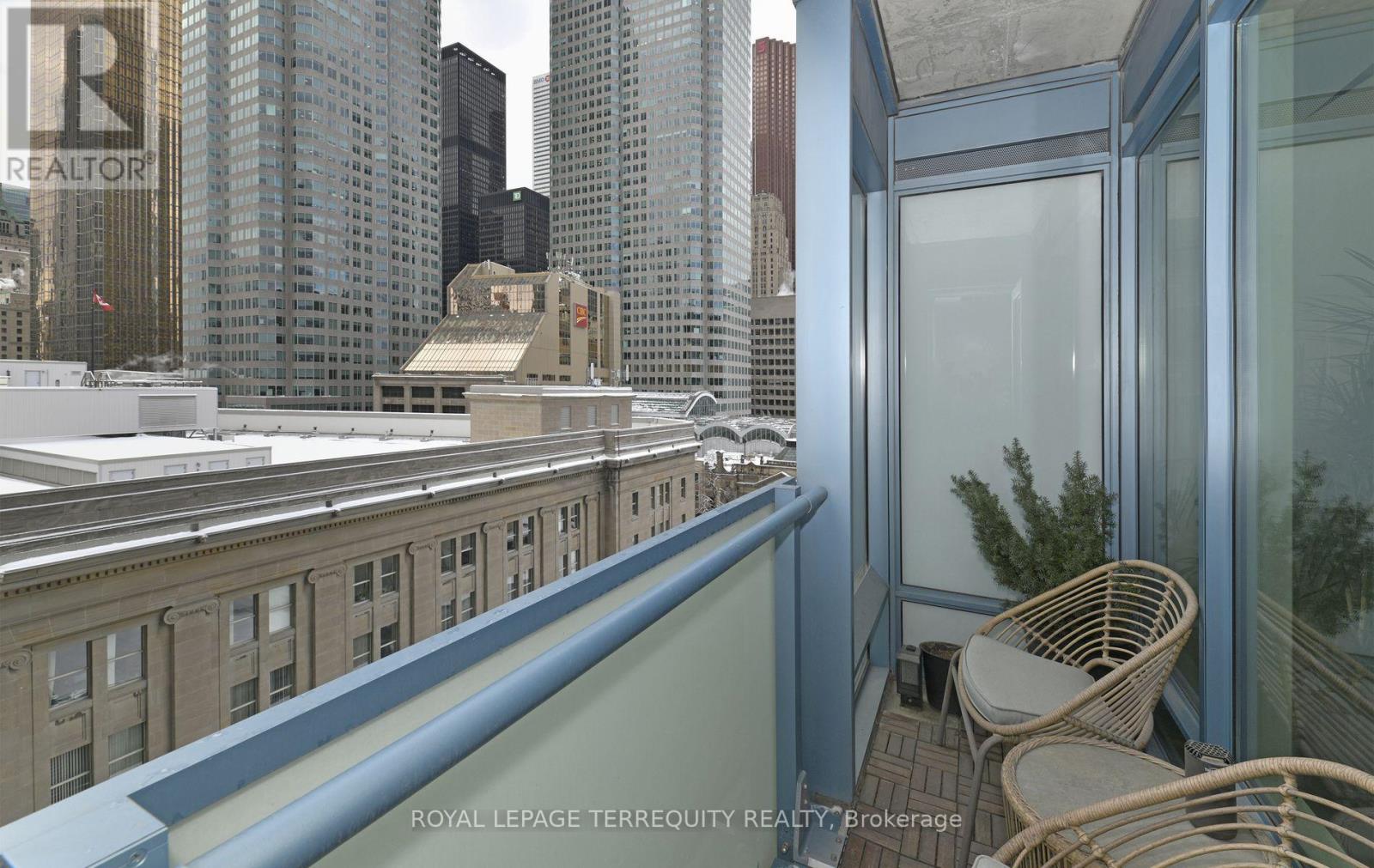 1004 - 8 The Esplanade, Toronto, Ontario  M5E 0A6 - Photo 11 - C13552302