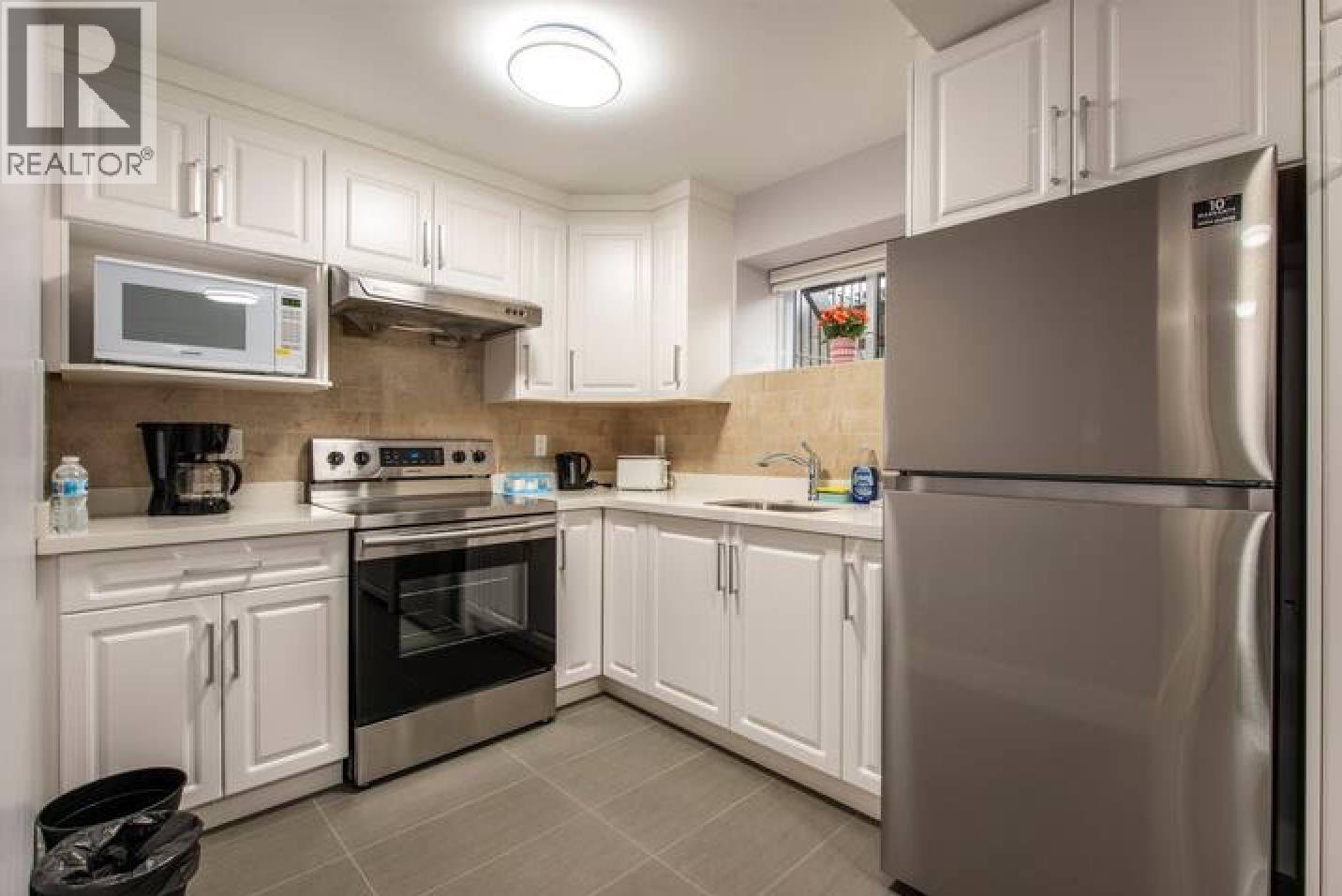 100 E 48TH AVENUE, Vancouver
