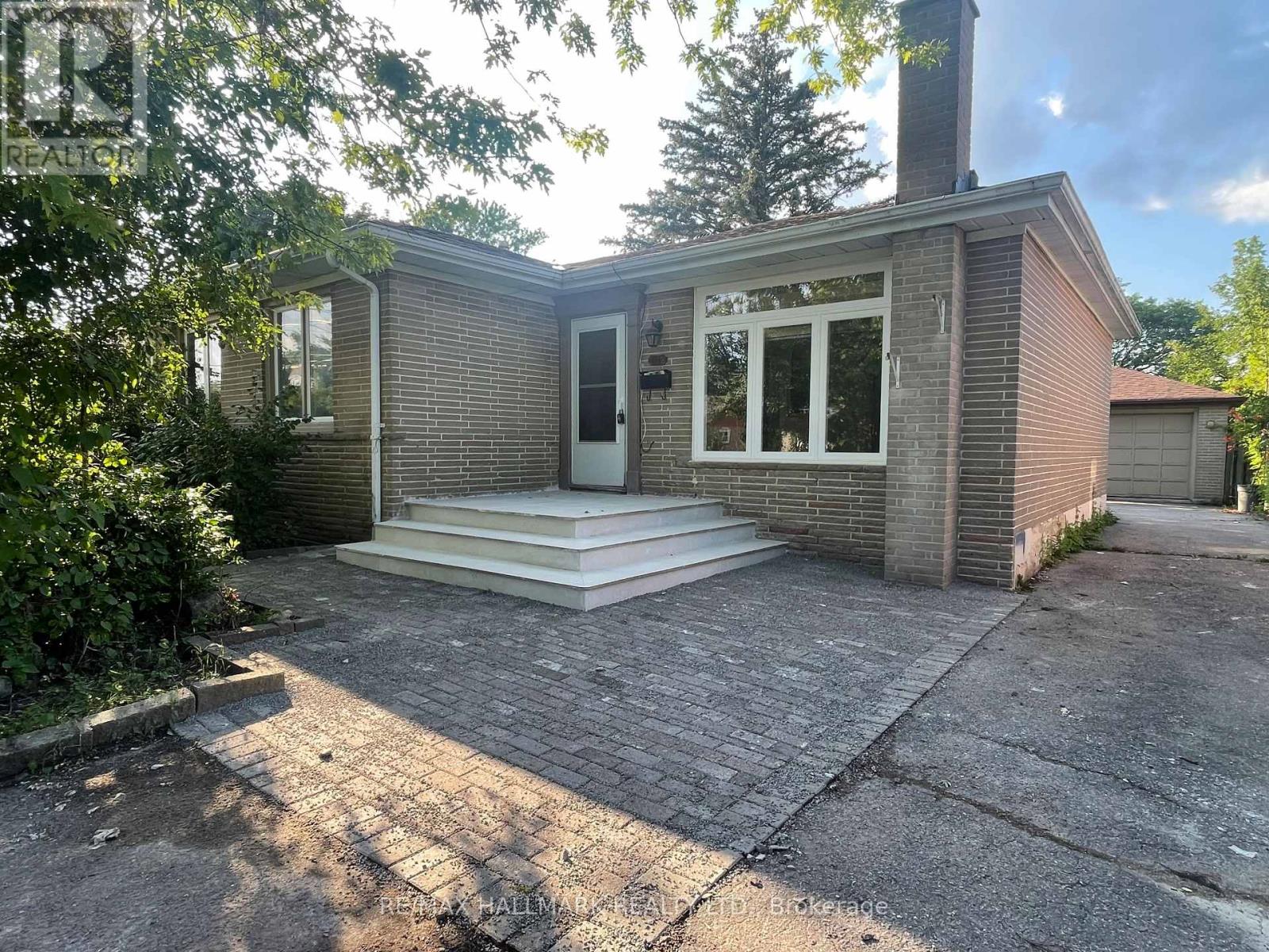 Main Floor - 116 Cartier Crescent, Richmond Hill, Ontario  L4C 2N6 - Photo 2 - N13481844
