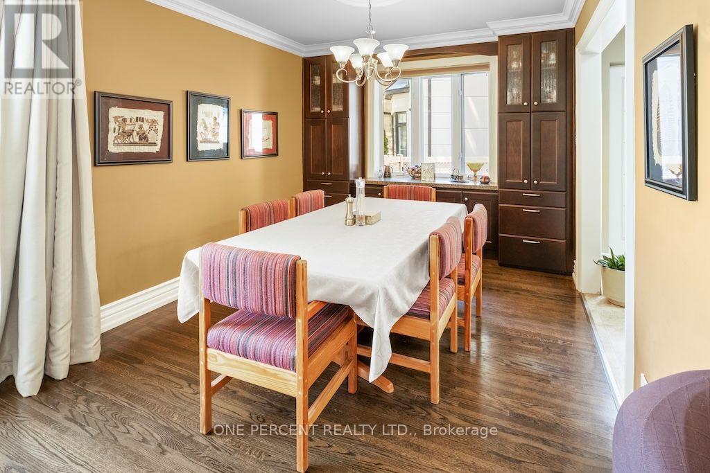 583 Stephens Crescent, Oakville, Ontario  L6K 1Y2 - Photo 5 - W13552340