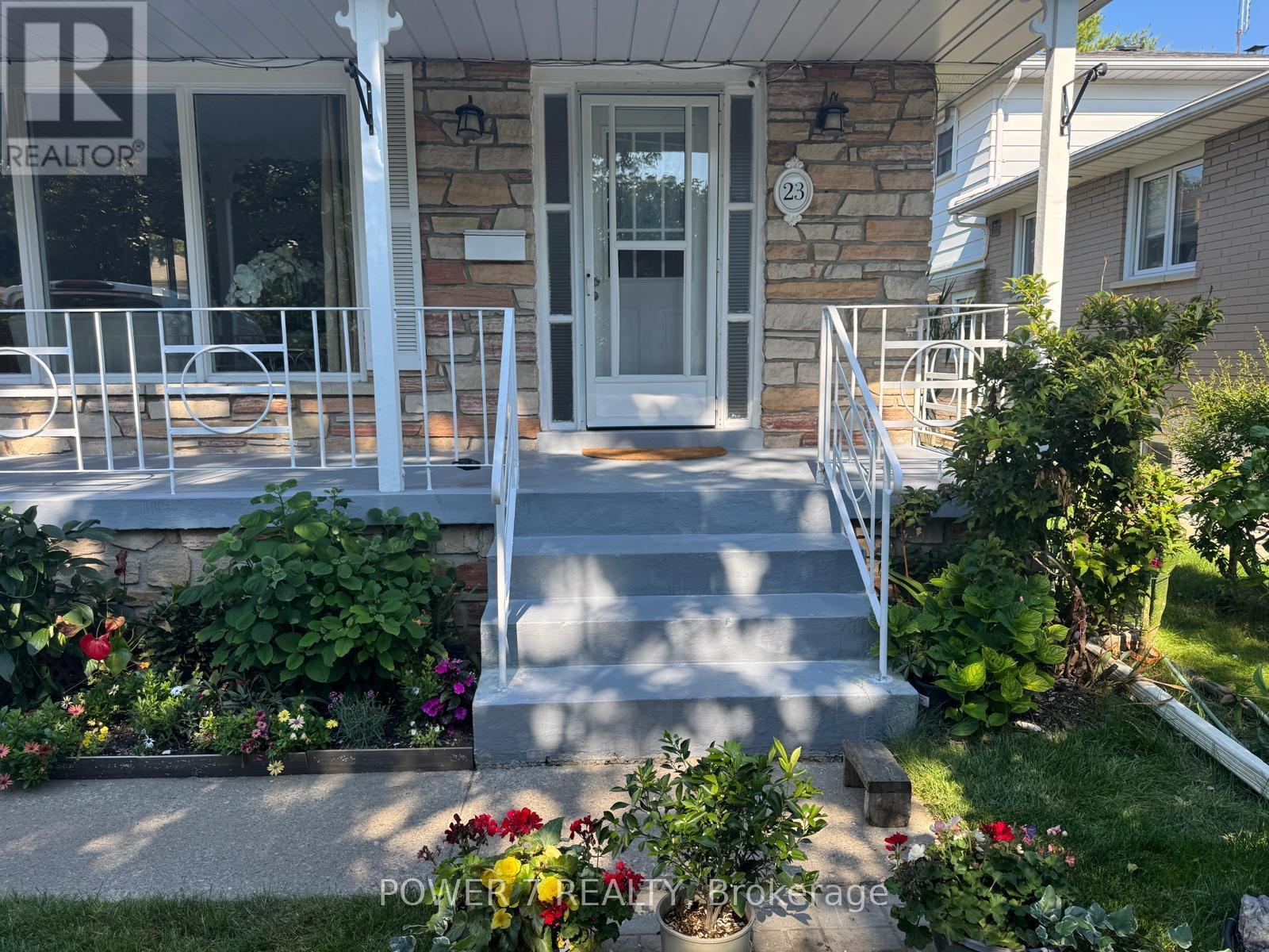 23 Donnacona Crescent, Toronto, Ontario  M1E 3P8 - Photo 3 - E13552370