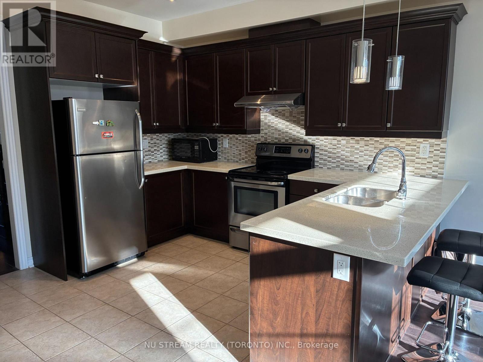 300 Delray Drive, Markham, Ontario  L6E 0R1 - Photo 2 - N13552376