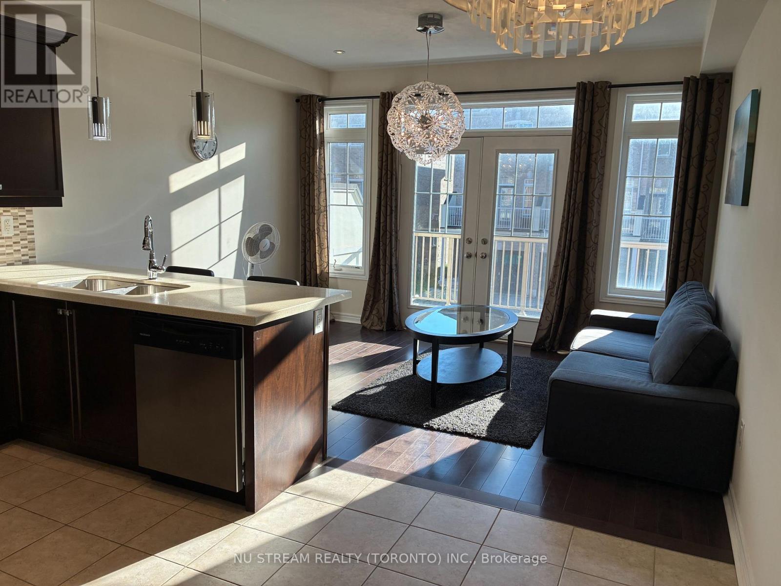 300 Delray Drive, Markham, Ontario  L6E 0R1 - Photo 3 - N13552376