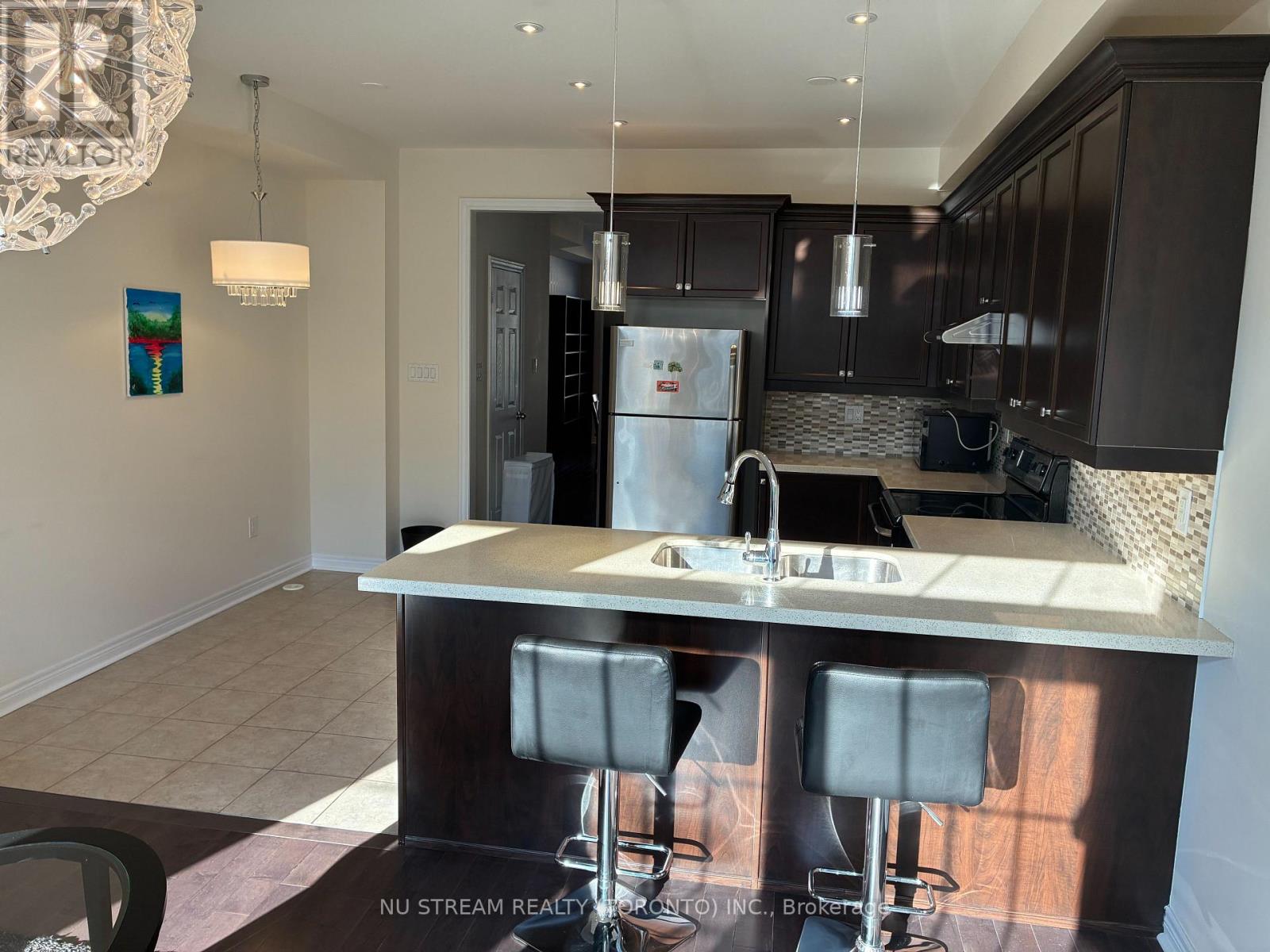 300 Delray Drive, Markham, Ontario  L6E 0R1 - Photo 4 - N13552376