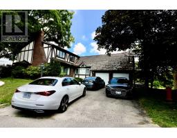 12 BANBURY COURT, Aurora, Ontario