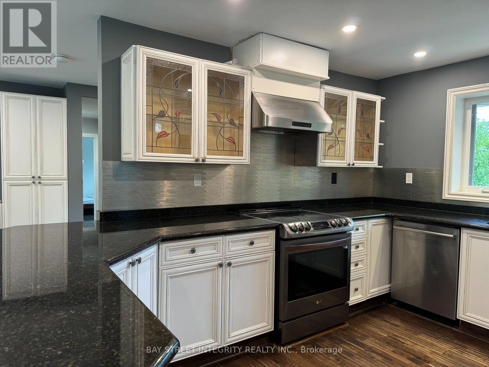 1339 Pinegrove Road, Oakville, Ontario L6L 2X2 - Photo 11 - W13552350