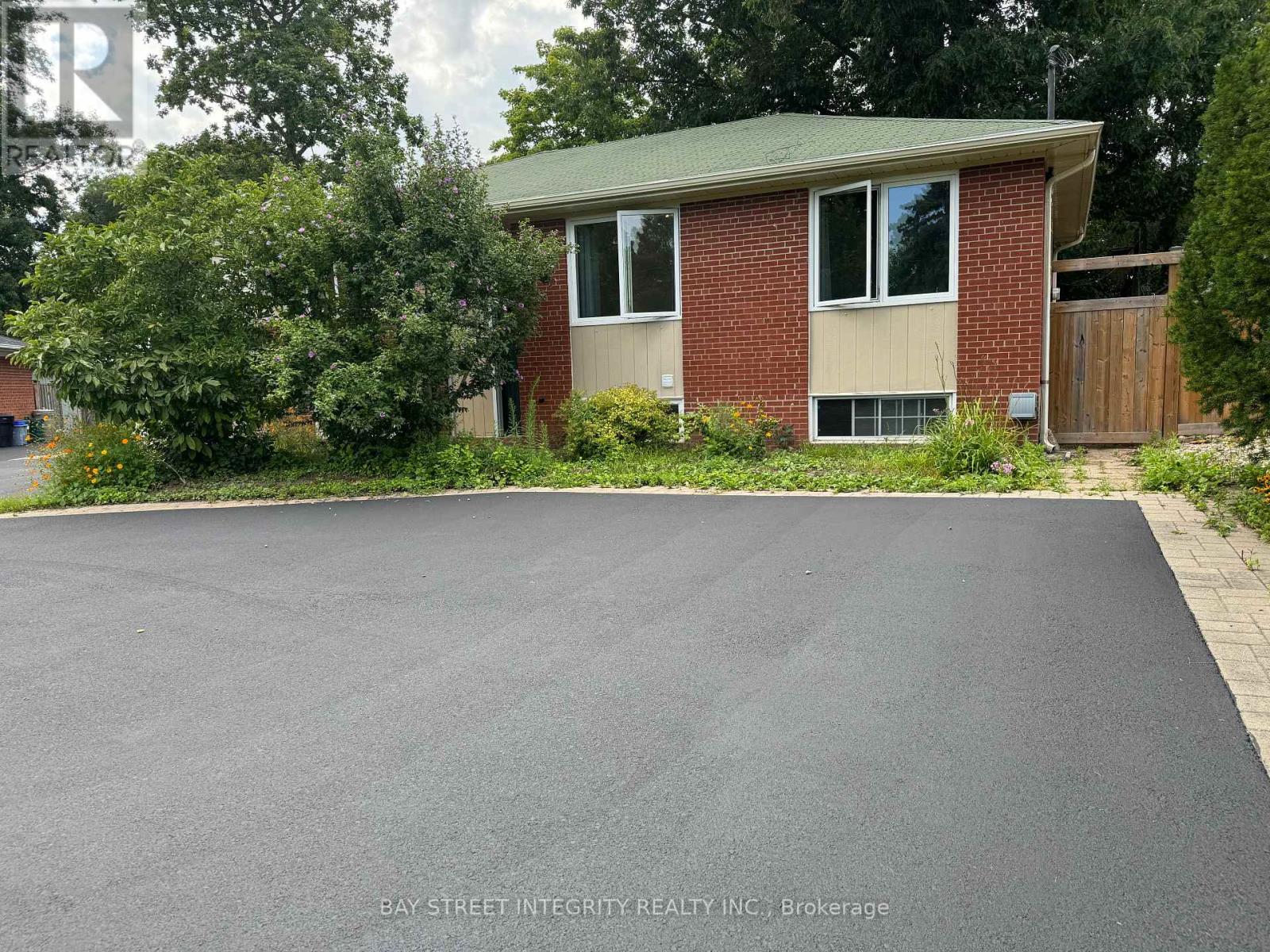 1339 Pinegrove Road, Oakville, Ontario L6L 2X2 - Photo 2 - W13552350