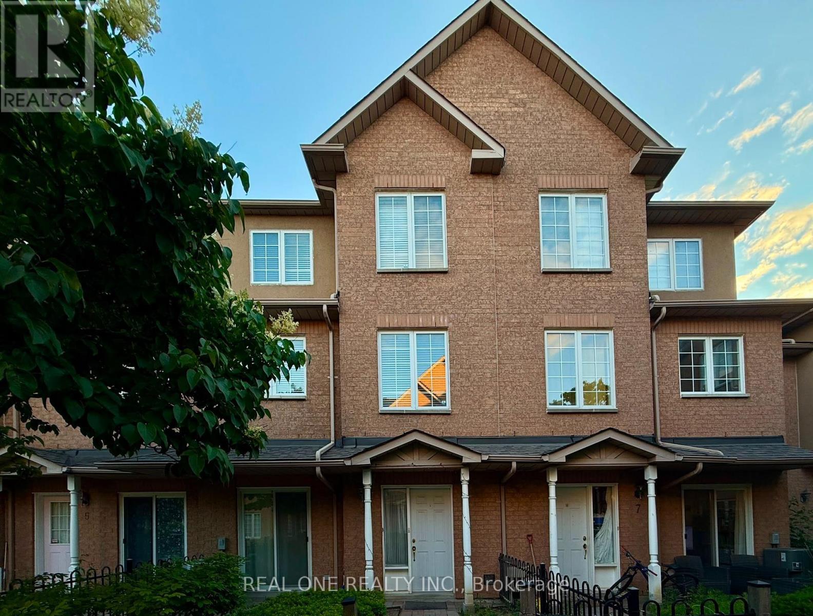6 - 12 ST MORITZ WAY, Markham, Ontario