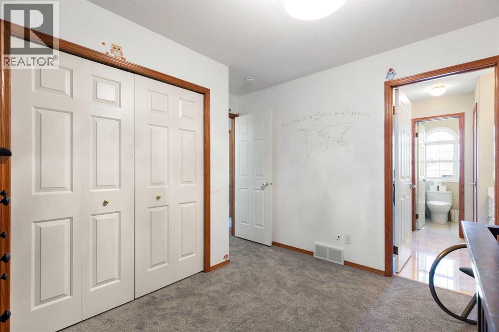 51 Mckenzie Lake Crescent SE, Calgary, Alberta  T2Z 2P1 - Photo 22 - A2328096