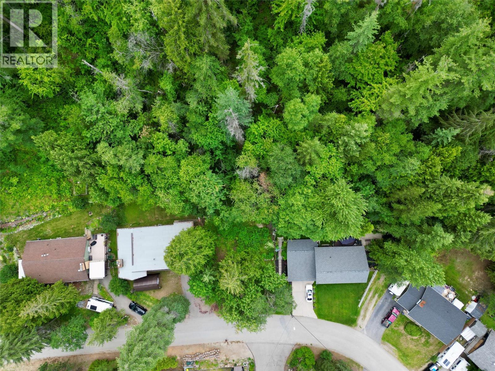 800 LYNNWOOD Crescent, Castlegar, British Columbia