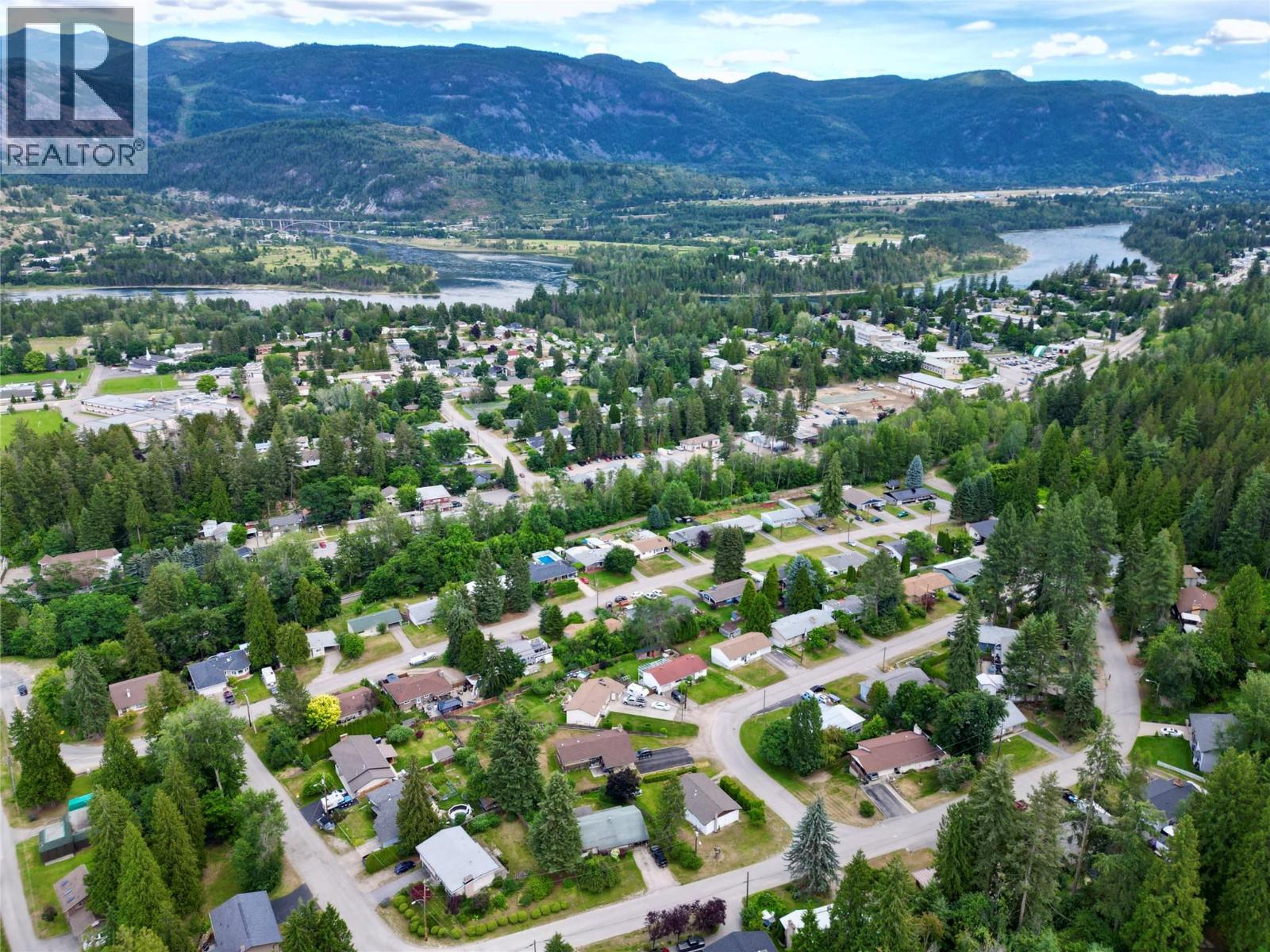 800 Lynnwood Crescent, Castlegar, British Columbia  V1N 1E3 - Photo 15 - 10376134