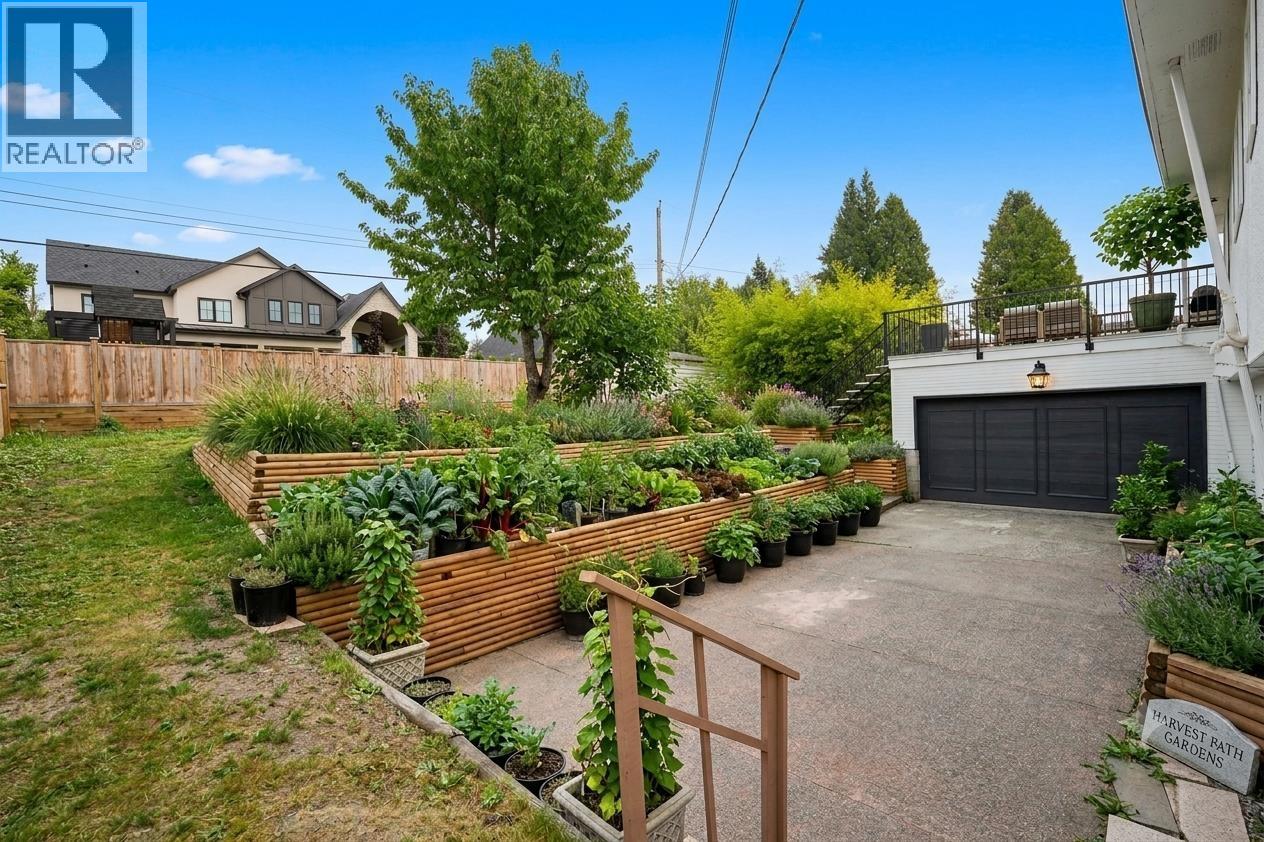 7969 Burnlake Drive, Burnaby, British Columbia  V5A 2G2 - Photo 5 - R3145128