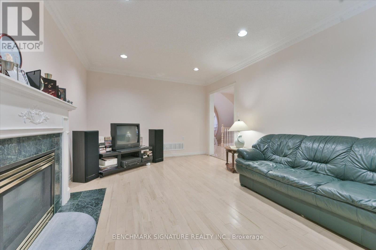 152 Blackmore Avenue, Richmond Hill, Ontario  L4B 3Y8 - Photo 12 - N13547302