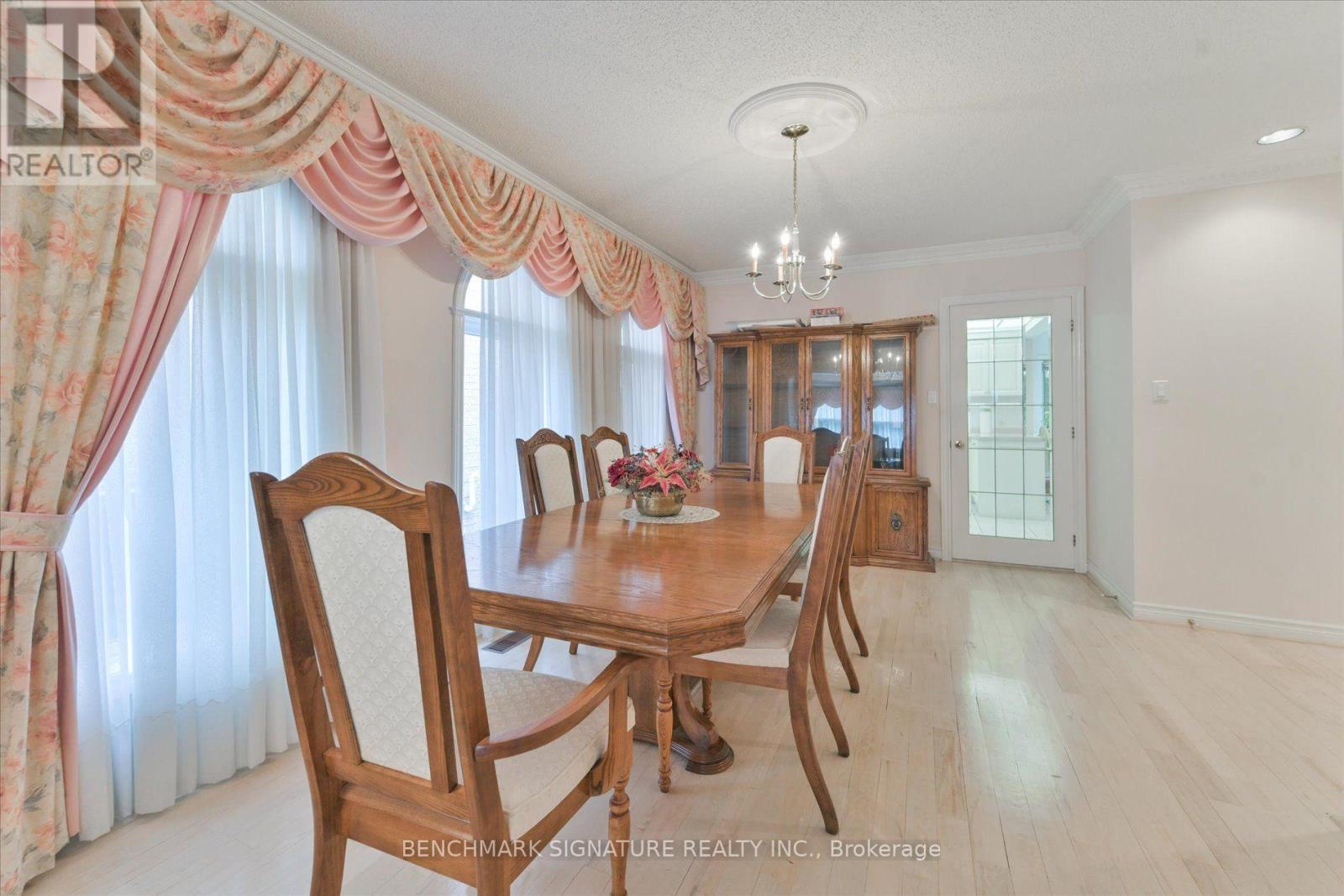 152 Blackmore Avenue, Richmond Hill, Ontario  L4B 3Y8 - Photo 9 - N13547302