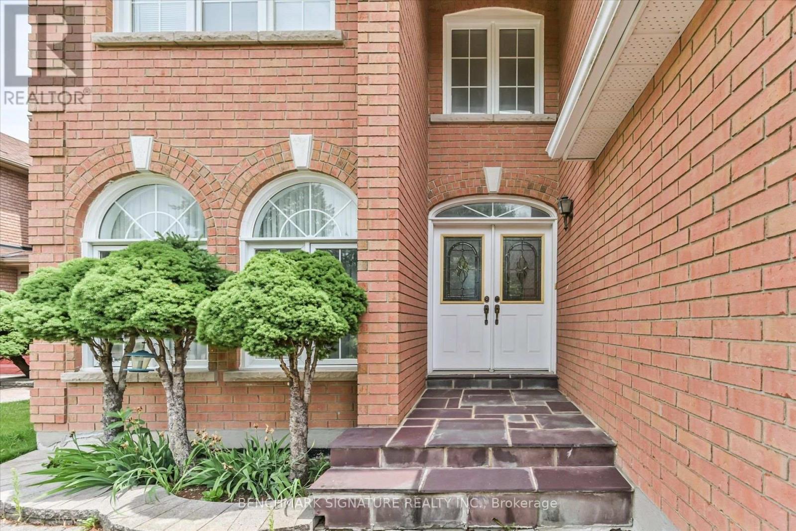 152 Blackmore Avenue, Richmond Hill, Ontario  L4B 3Y8 - Photo 4 - N13547302