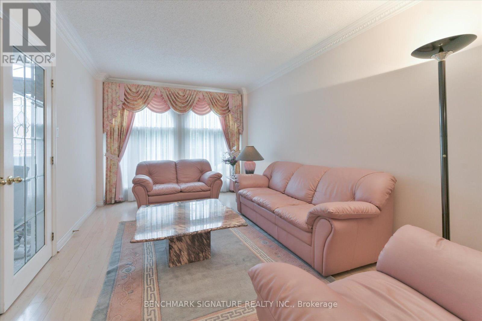 152 Blackmore Avenue, Richmond Hill, Ontario  L4B 3Y8 - Photo 7 - N13547302