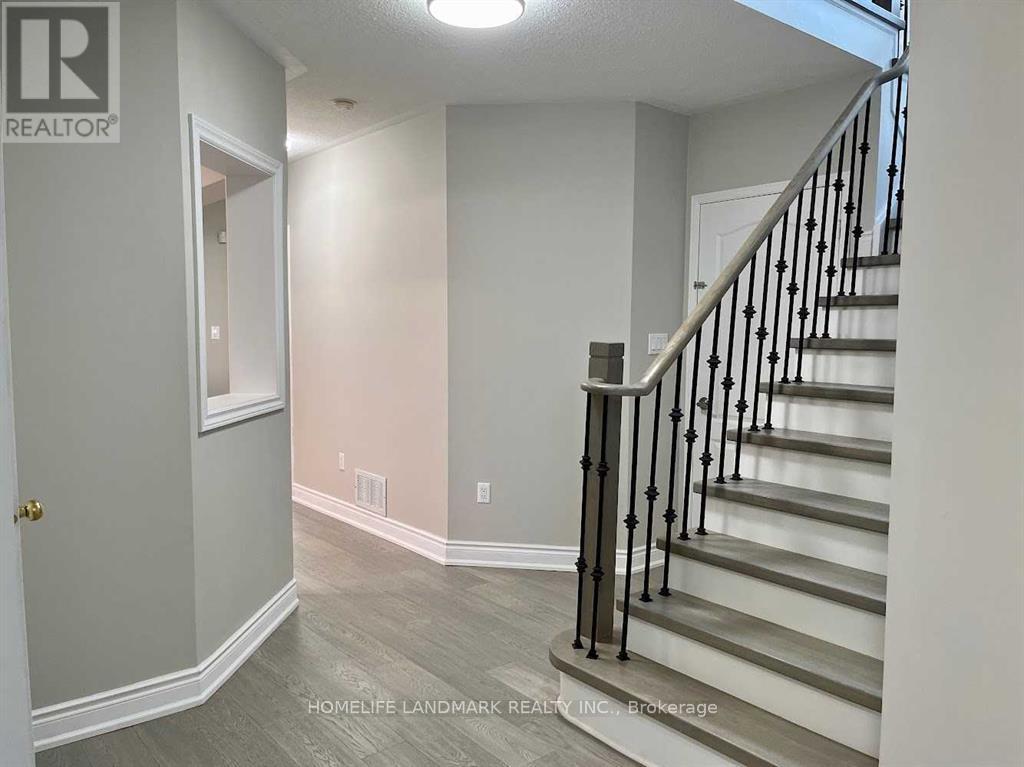 Upper - 545 Menczel Crescent, Newmarket, Ontario  L3X 2P2 - Photo 11 - N13552438