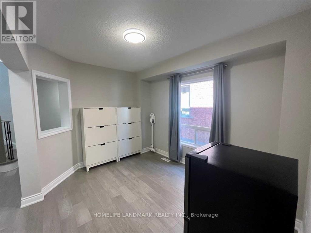 Upper - 545 Menczel Crescent, Newmarket, Ontario  L3X 2P2 - Photo 8 - N13552438