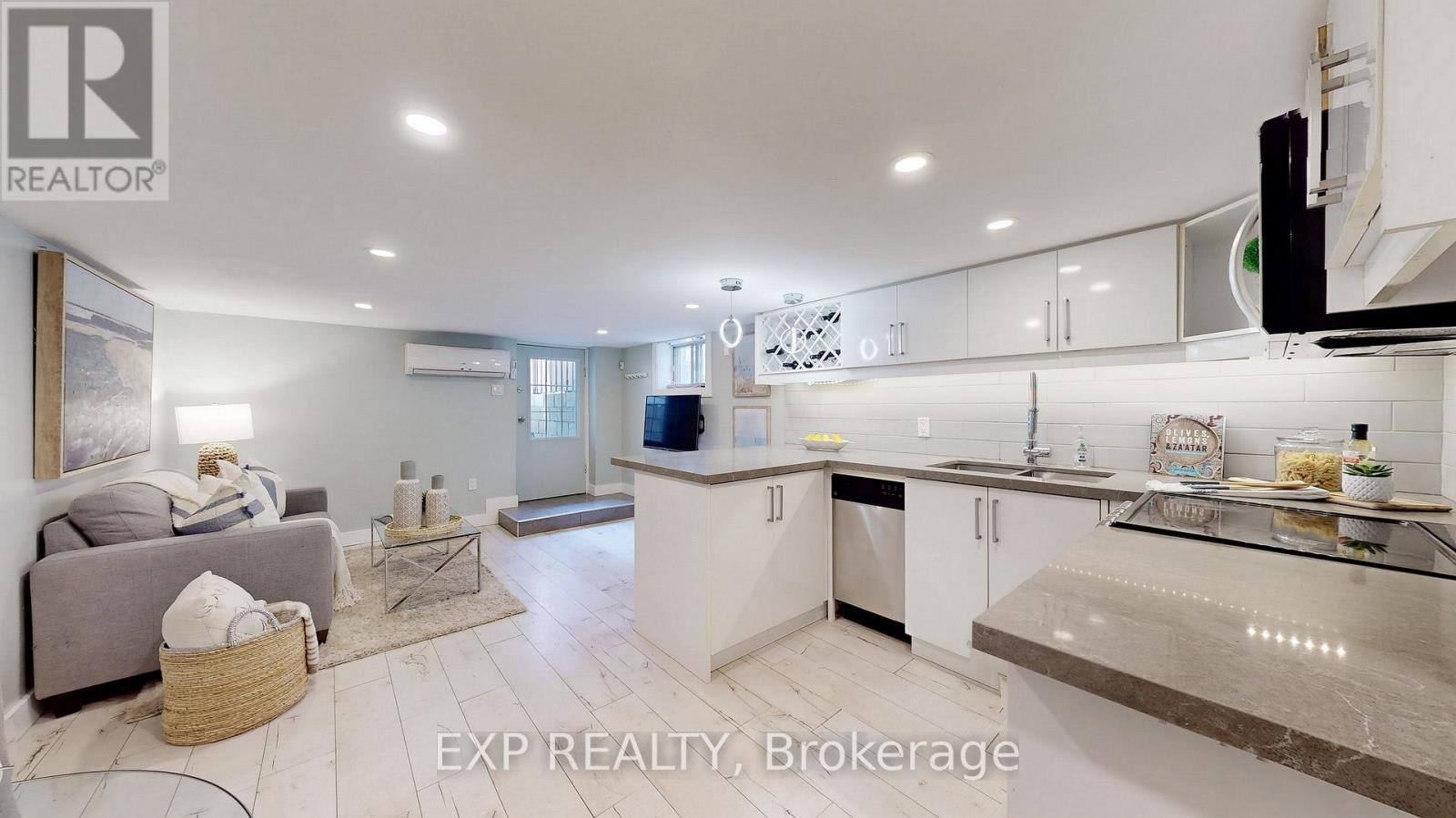 D - 122 Parkmount Road, Toronto, Ontario M4J 4V4 - Photo 4 - E13526802