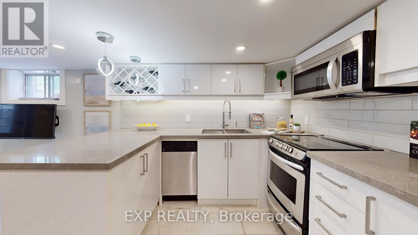 D - 122 Parkmount Road, Toronto, Ontario M4J 4V4 - Photo 7 - E13526802