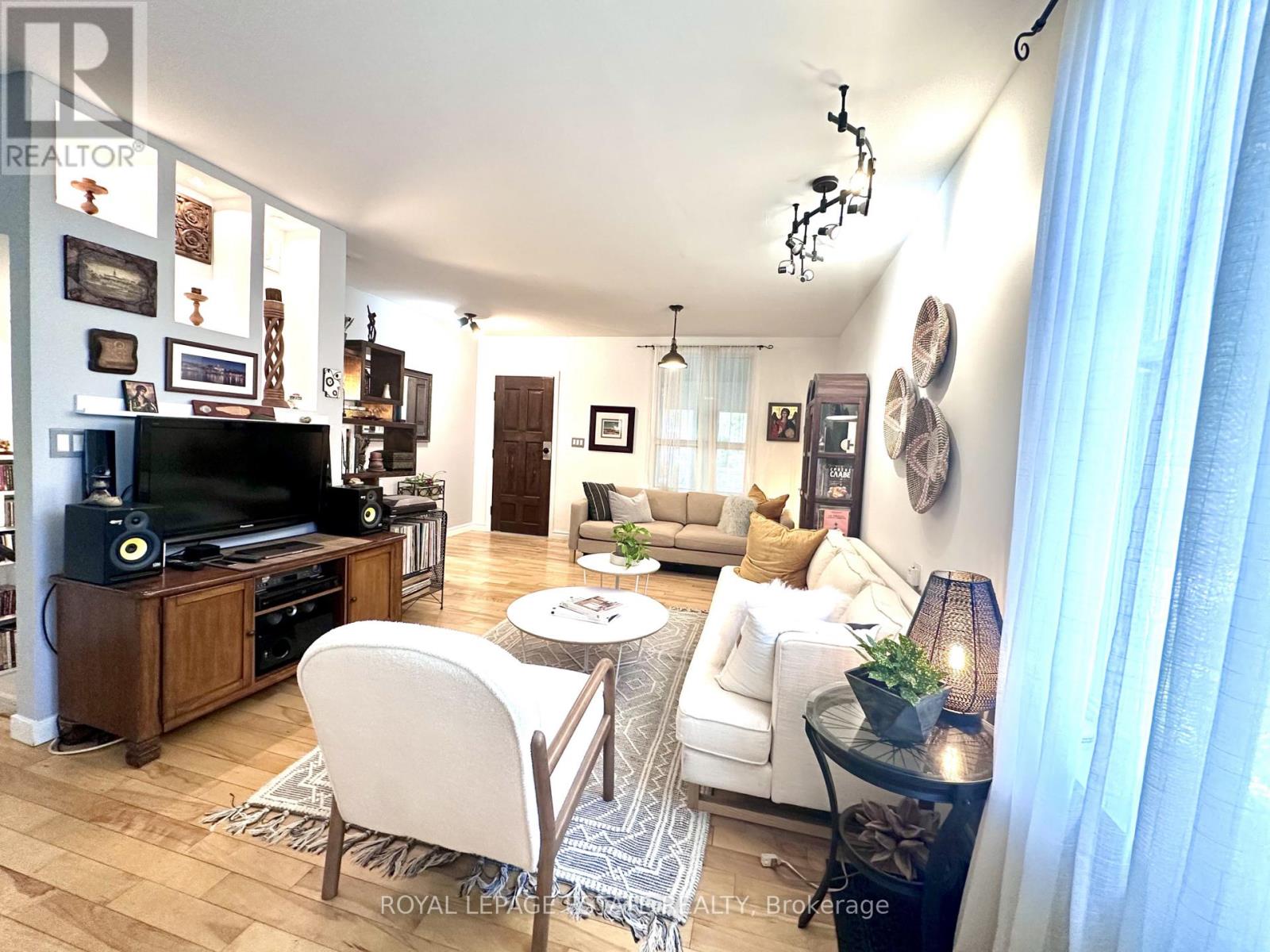 158 Waverley Road, Toronto, Ontario  M4L 3T3 - Photo 7 - E13552534