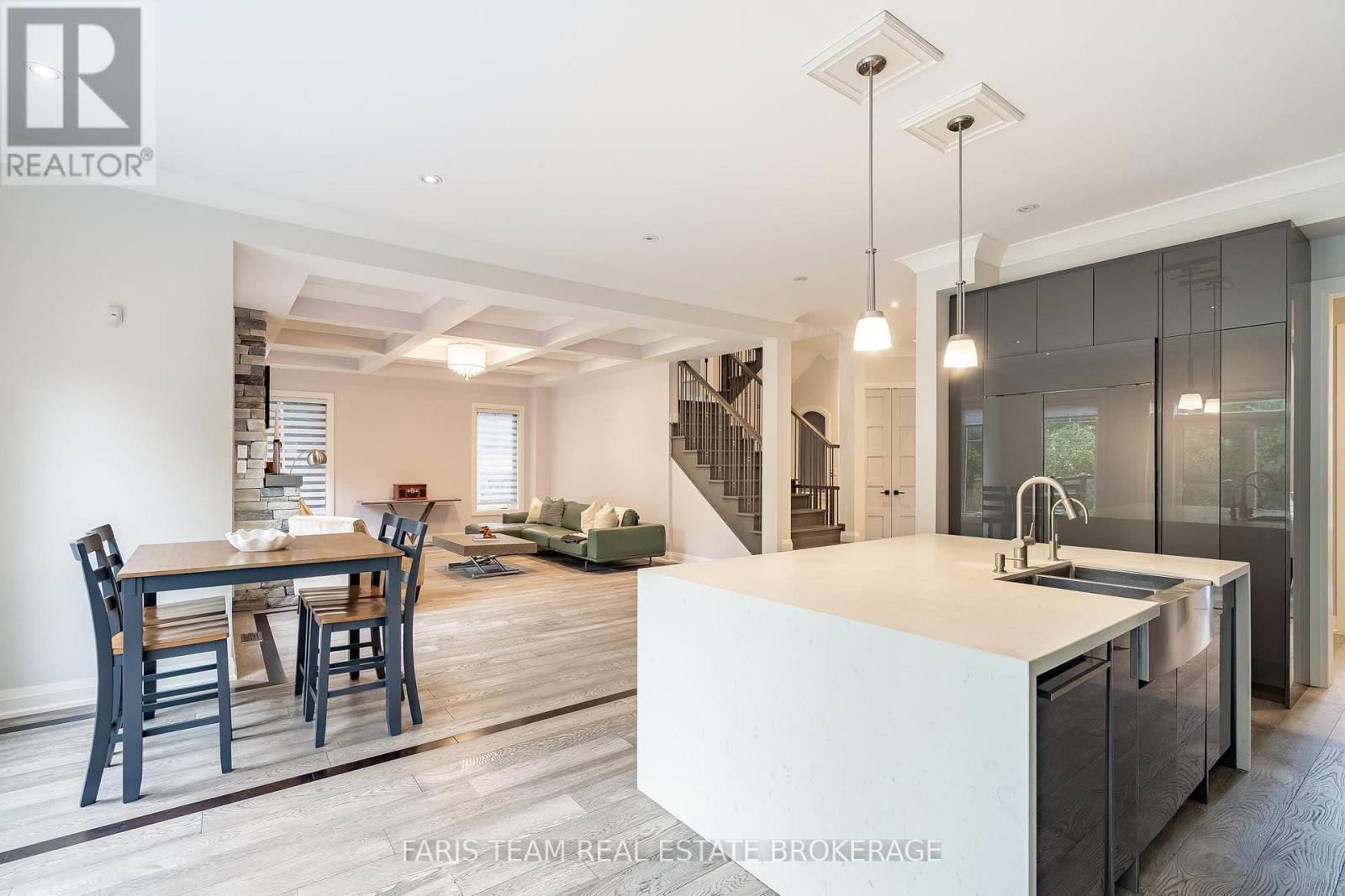 1648 Roslyn Avenue, Innisfil, Ontario  L9S 4N2 - Photo 11 - N13552526