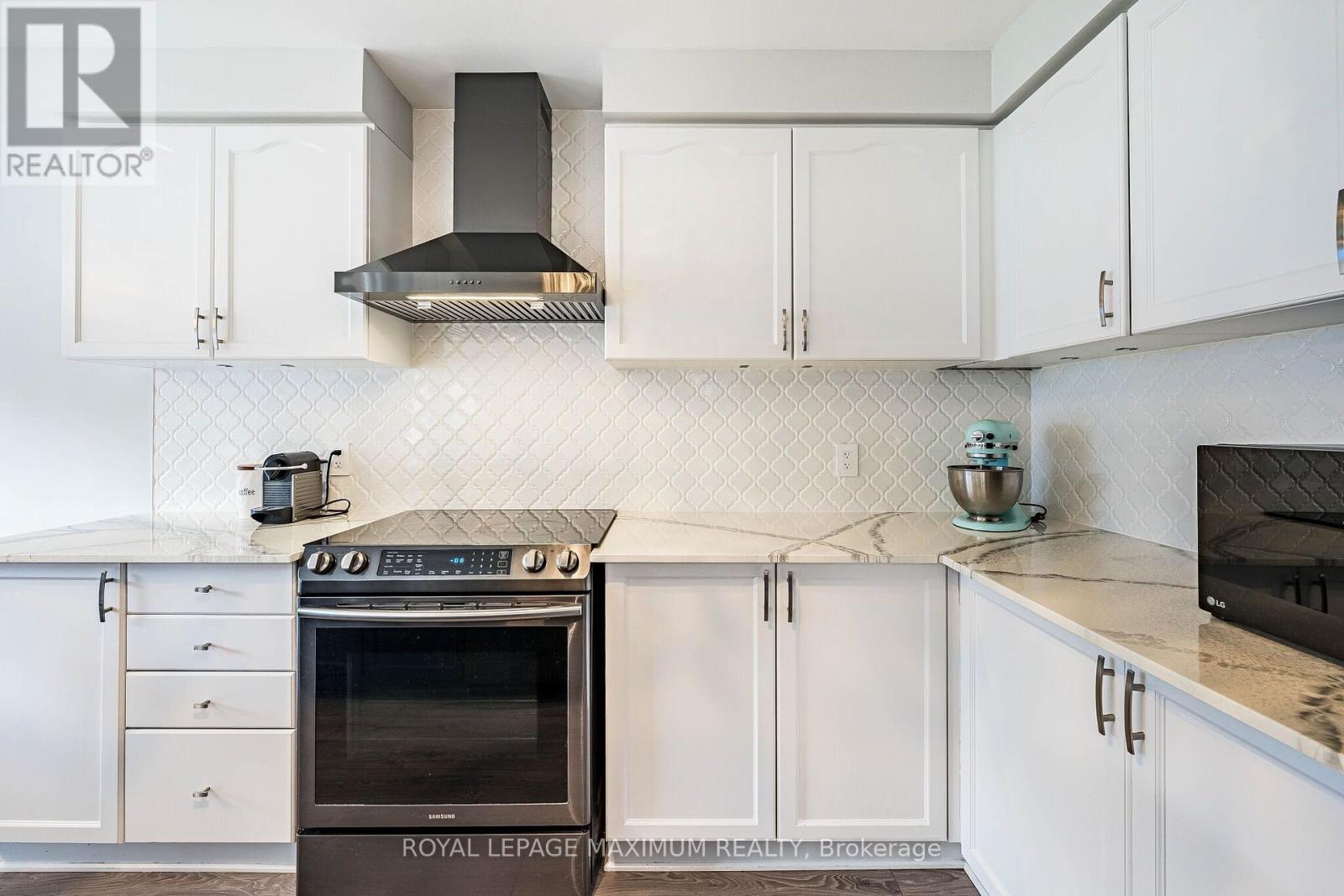 913 Miller Park Avenue, Bradford West Gwillimbury, Ontario  L3Z 0L4 - Photo 17 - N13548432