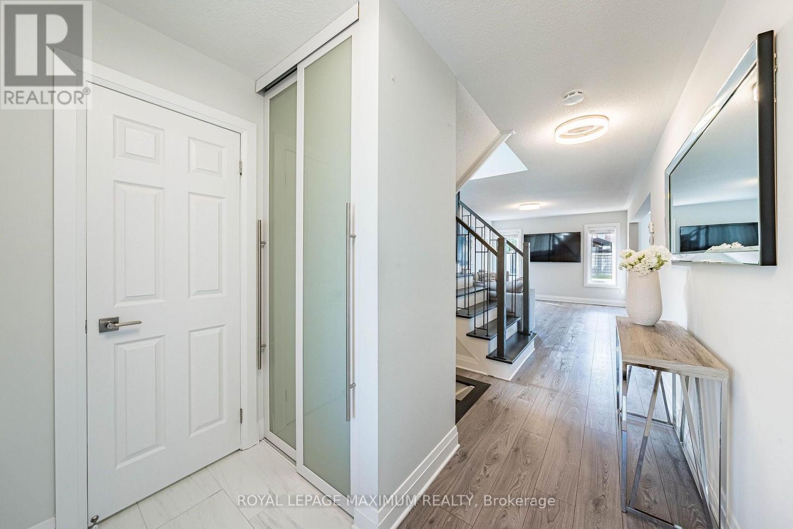 913 Miller Park Avenue, Bradford West Gwillimbury, Ontario  L3Z 0L4 - Photo 5 - N13548432