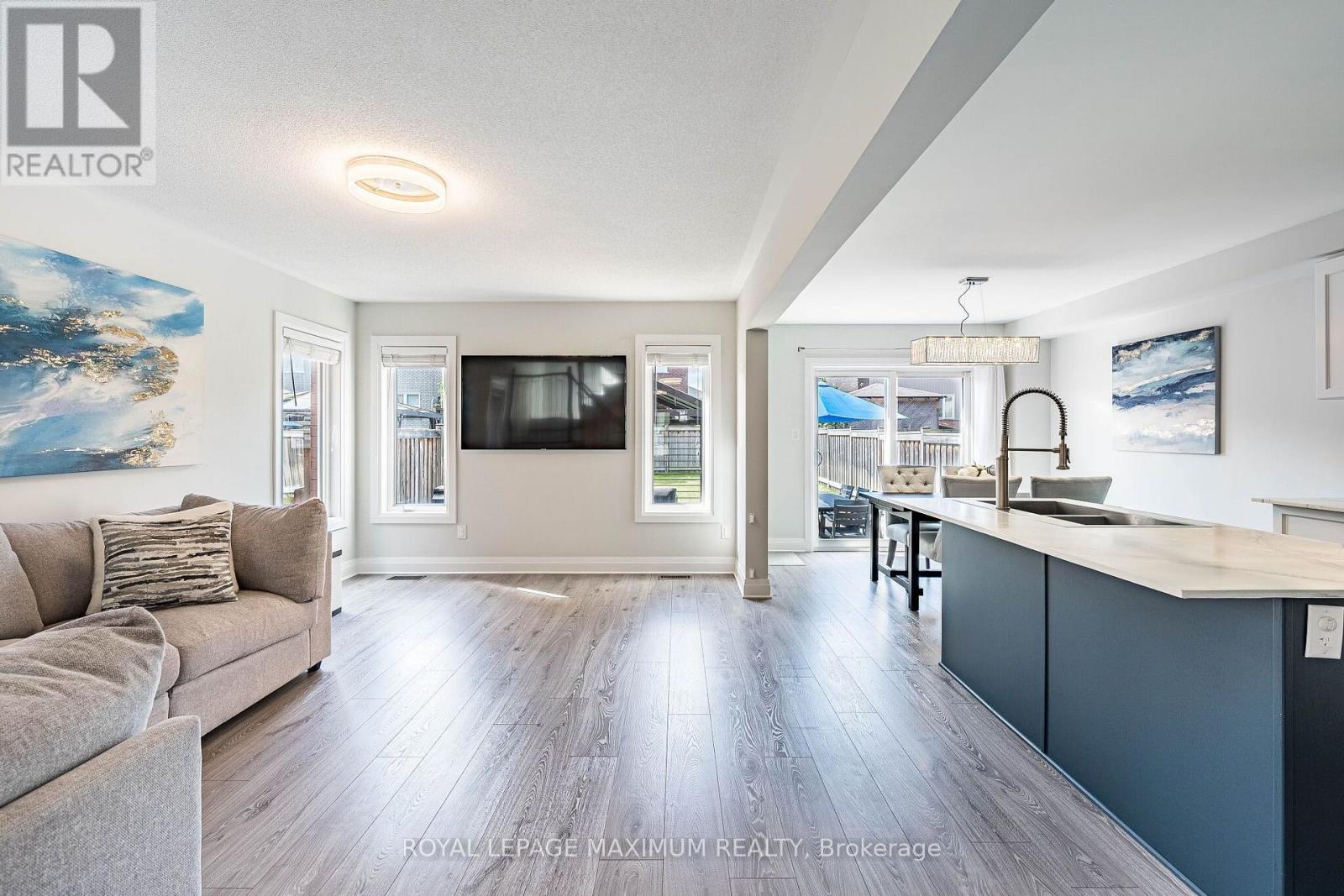 913 Miller Park Avenue, Bradford West Gwillimbury, Ontario  L3Z 0L4 - Photo 6 - N13548432