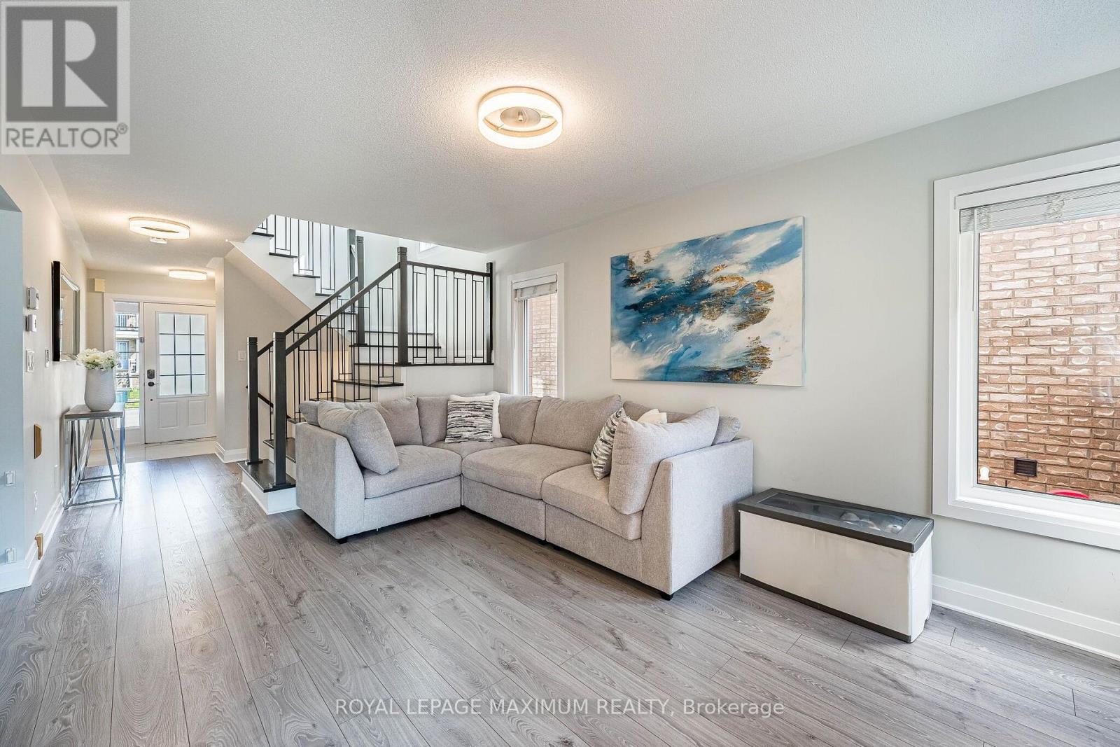 913 Miller Park Avenue, Bradford West Gwillimbury, Ontario  L3Z 0L4 - Photo 8 - N13548432