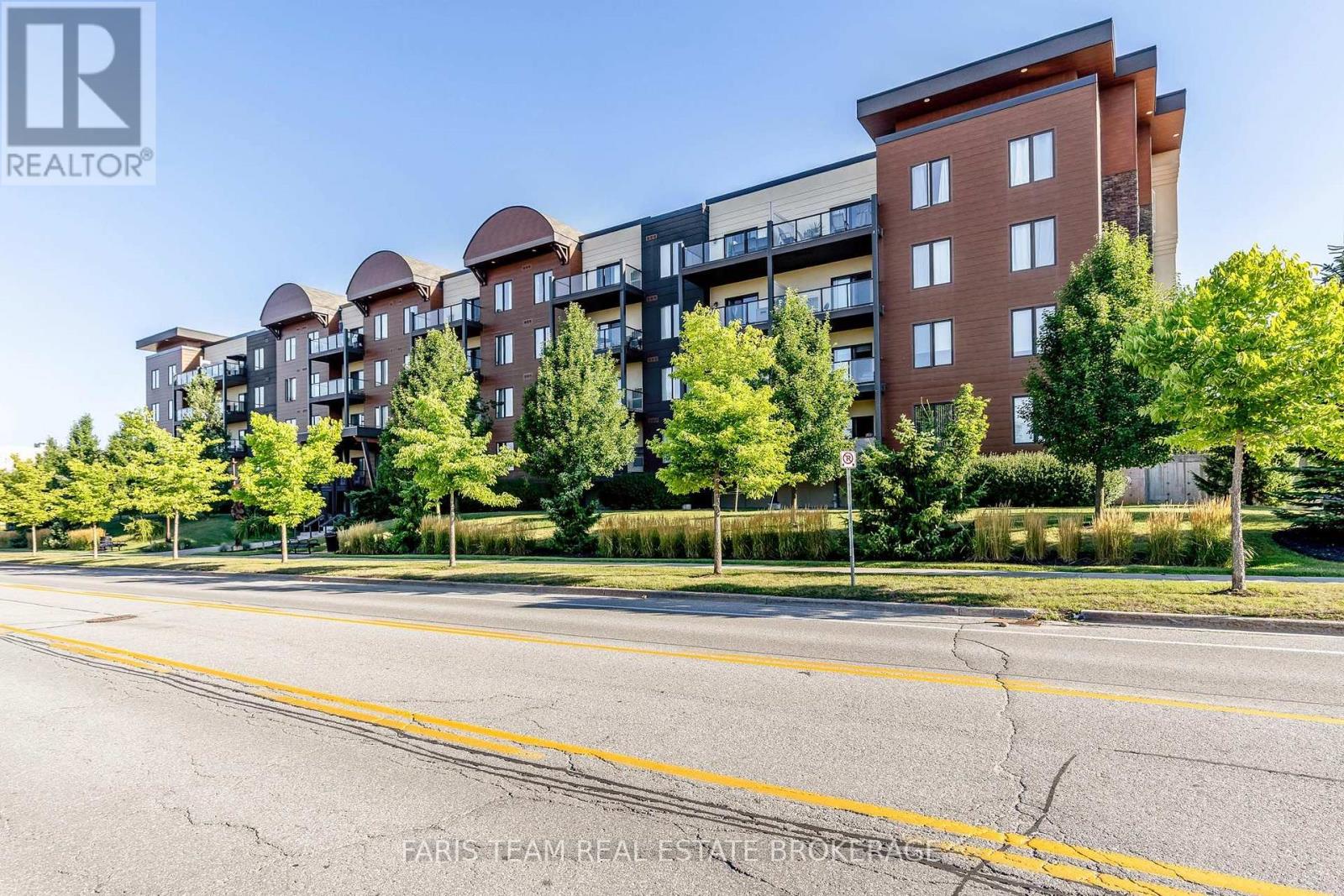 211 - 100 DEAN AVENUE, Barrie (Painswick South)
