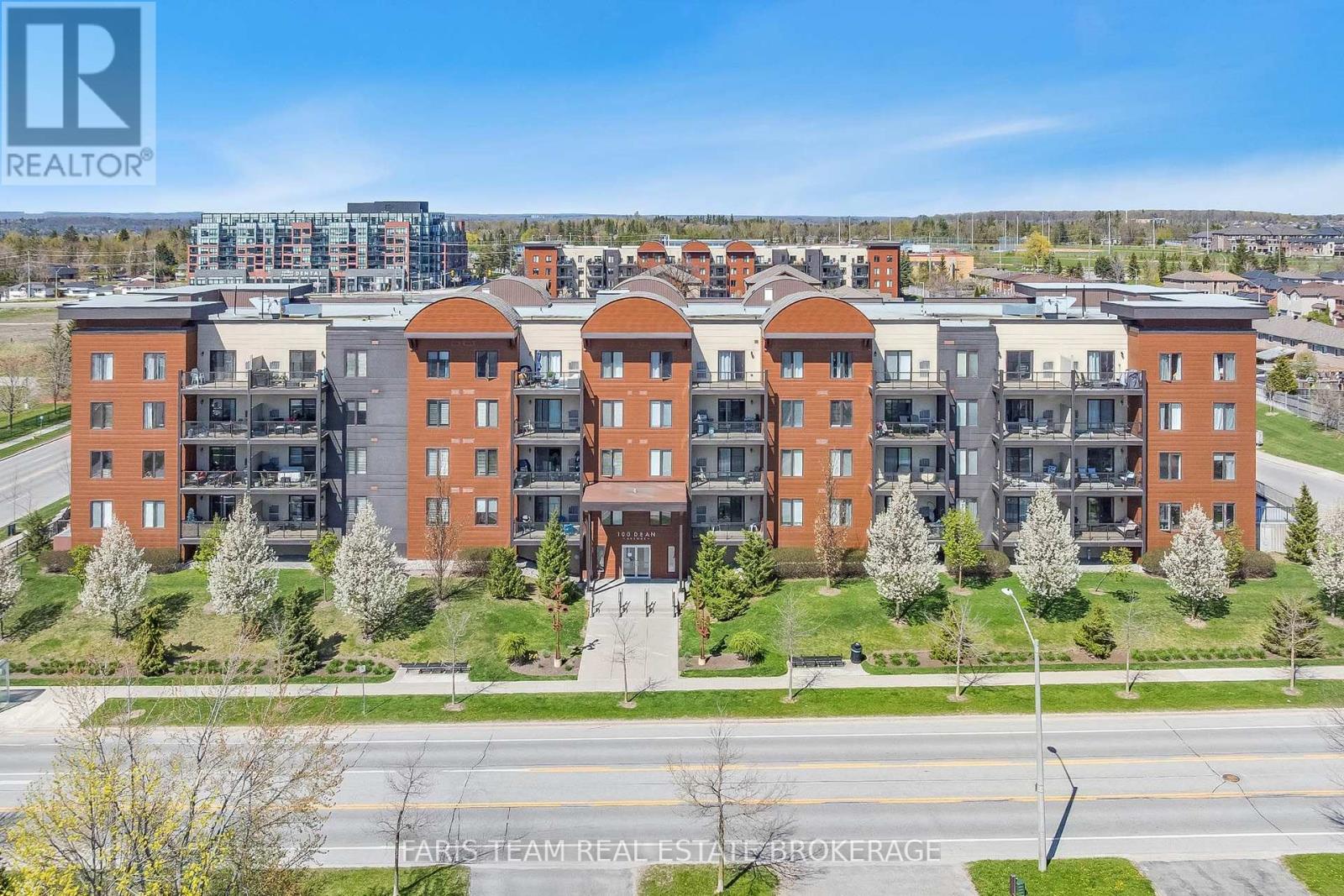 211 - 100 Dean Avenue, Barrie, Ontario  L4N 0V4 - Photo 2 - S13552614