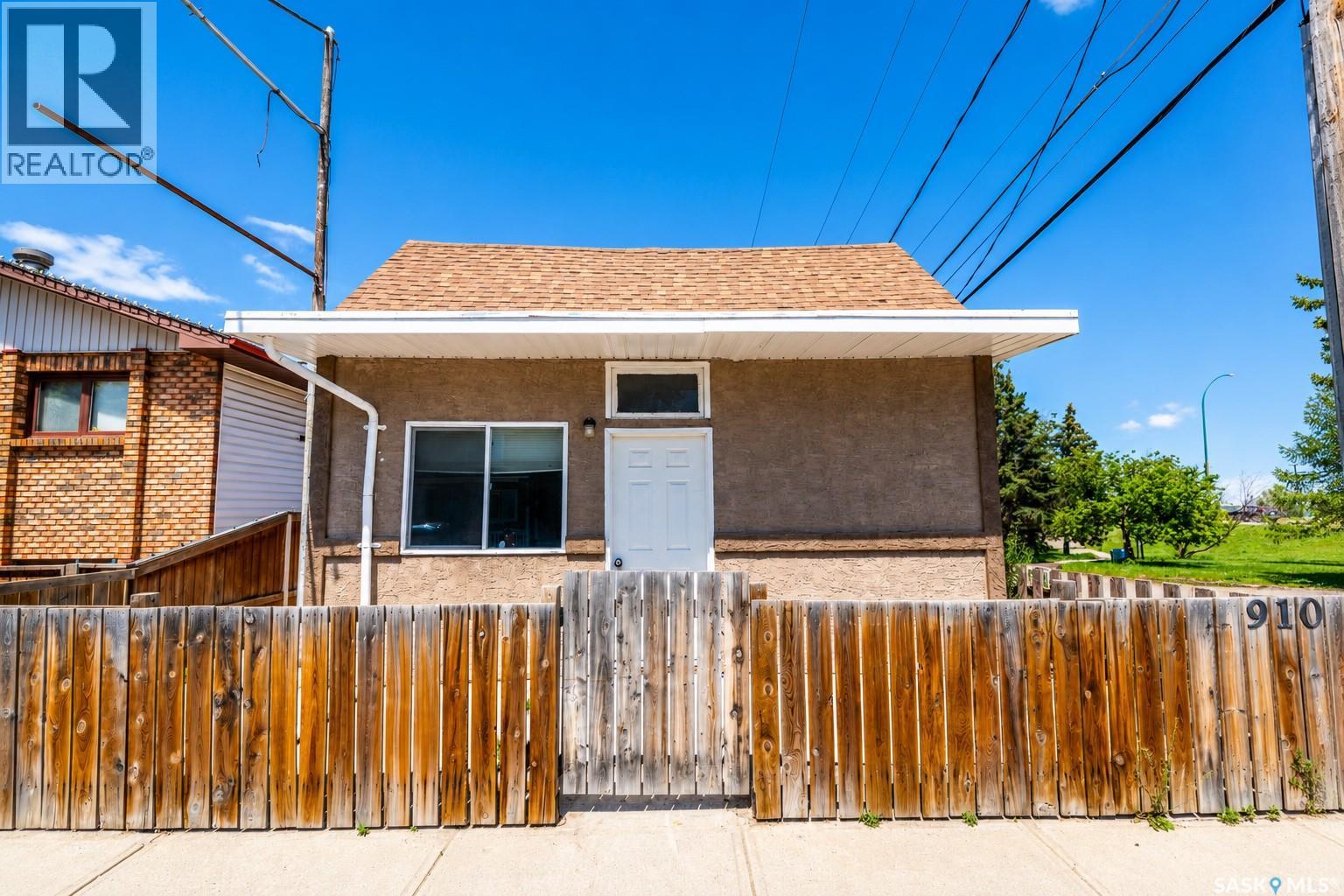 910 Lillooet STREET W, Moose Jaw, Saskatchewan