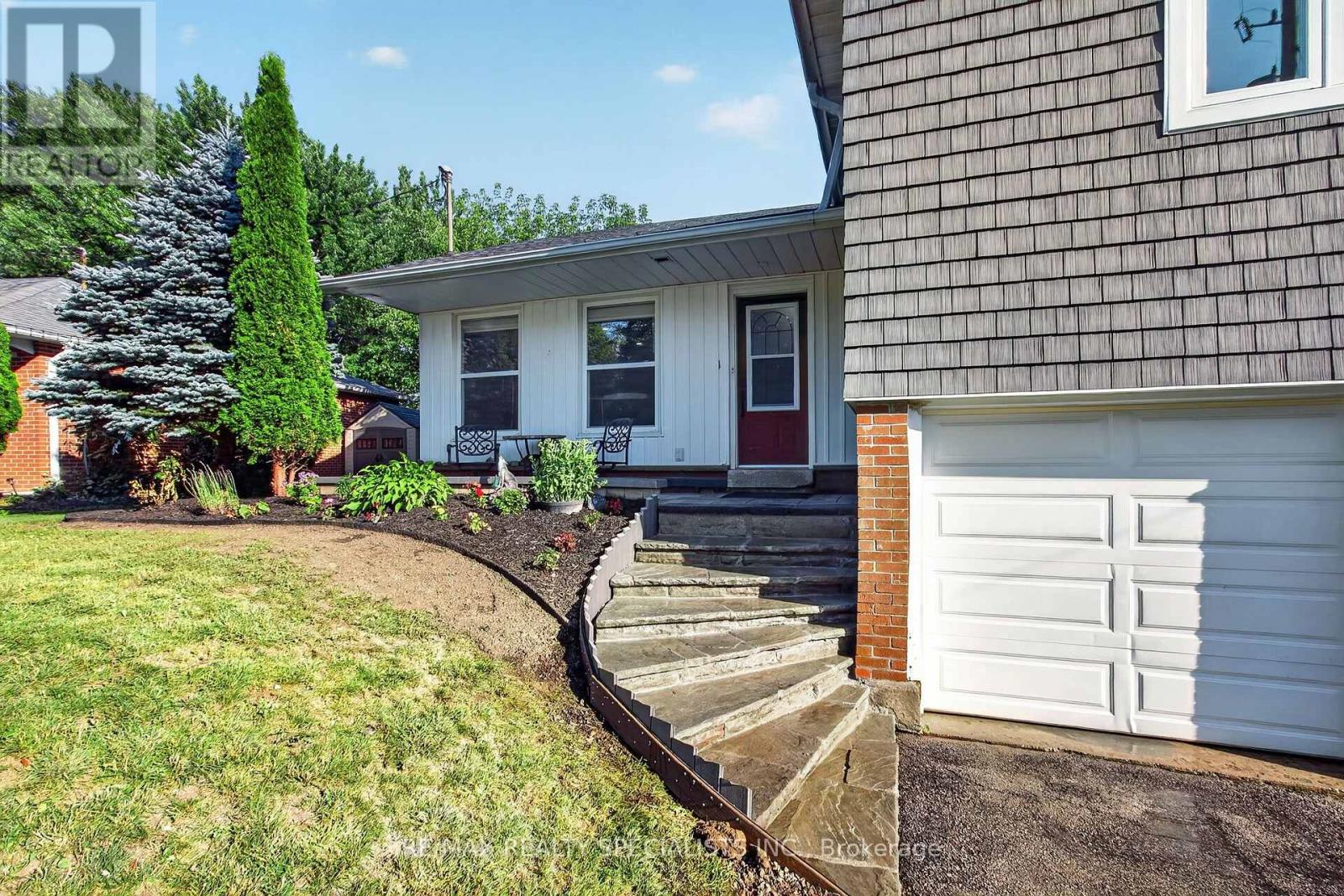 24 Regan Crescent, Halton Hills, Ontario L7G 1B1 - Photo 3 - W13543154