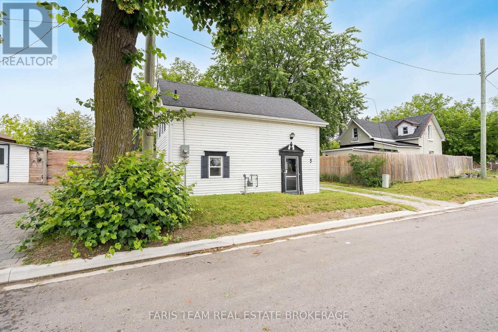 5 ROBERT STREET, Barrie, Ontario