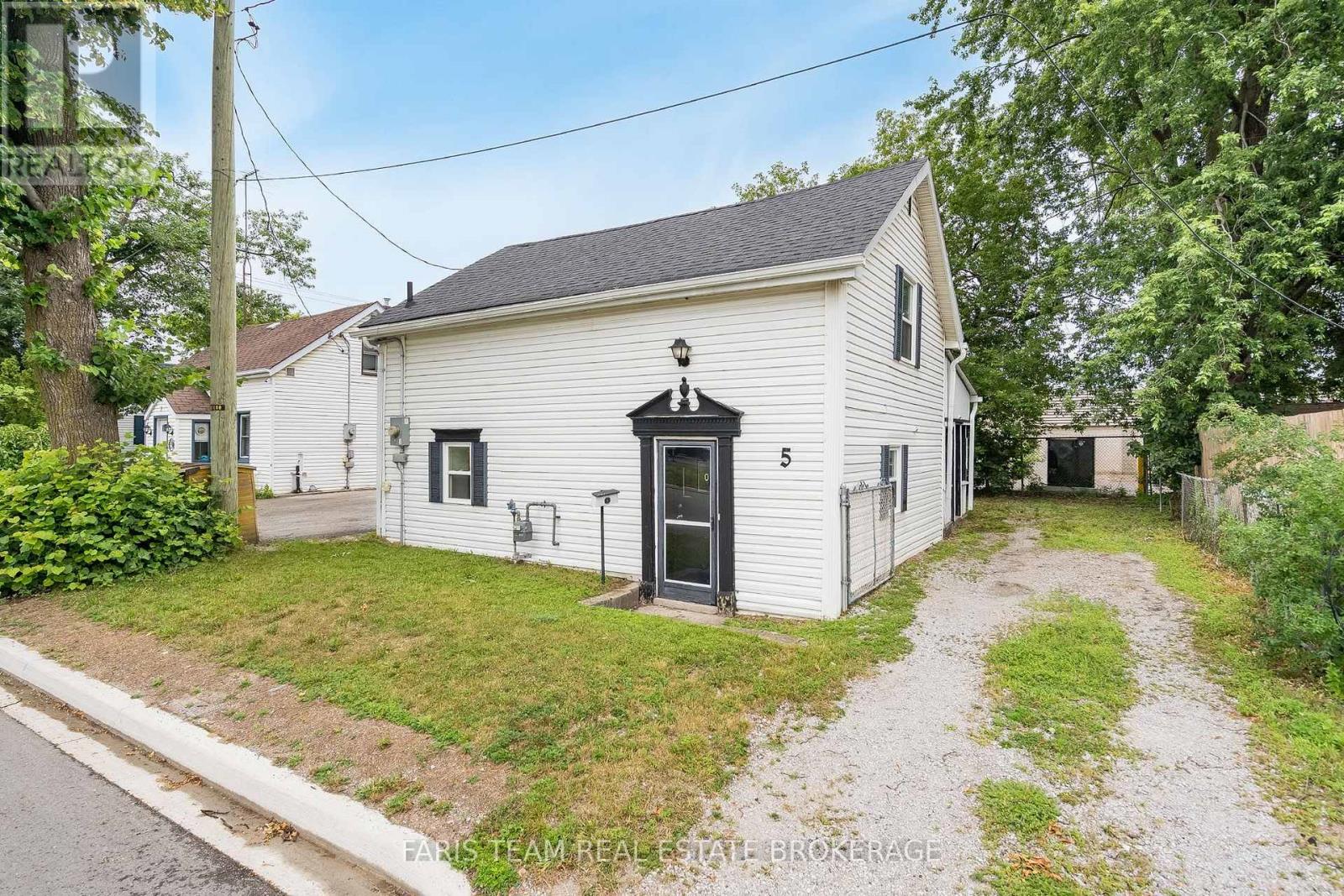 5 Robert Street, Barrie, Ontario  L4N 3H2 - Photo 3 - S13552676
