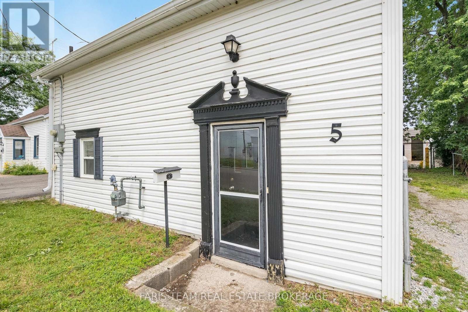 5 Robert Street, Barrie, Ontario  L4N 3H2 - Photo 4 - S13552676