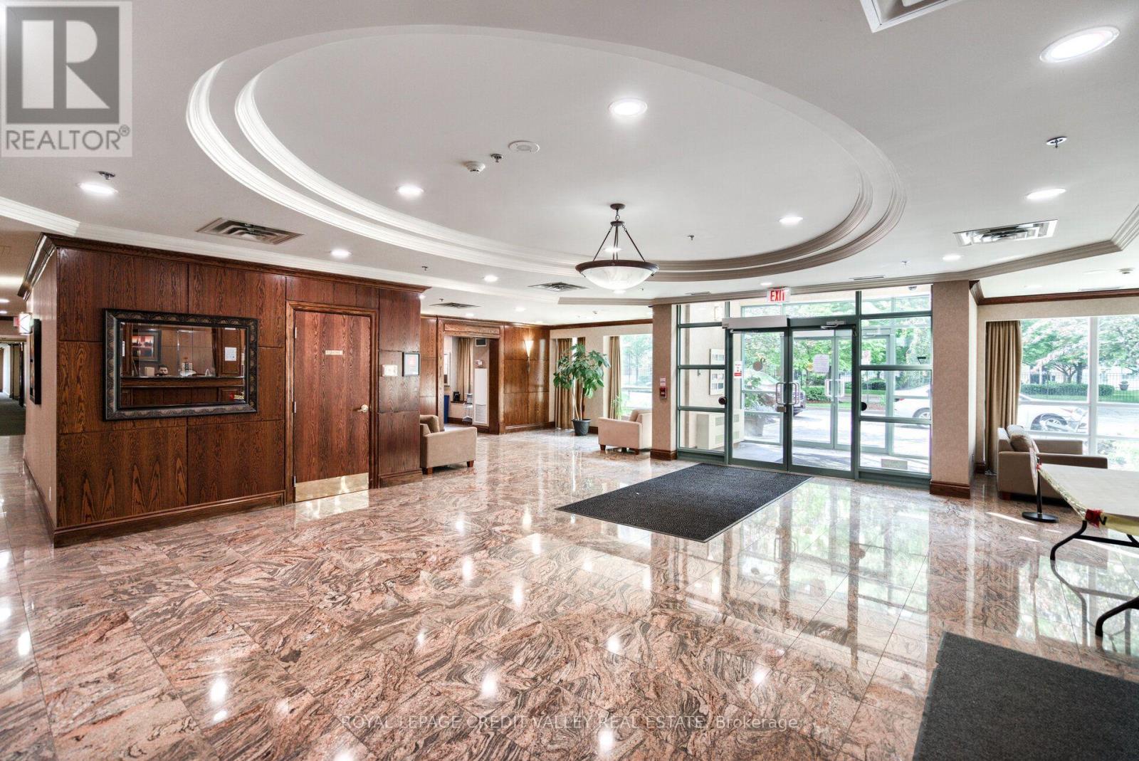 902 - 9 Michael Power Place, Toronto, Ontario  M9A 0A5 - Photo 2 - W13552618