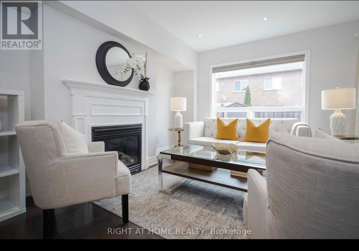 121 - 6399 Spinnaker Circle, Mississauga, Ontario  L5W 1Z6 - Photo 2 - W13552636