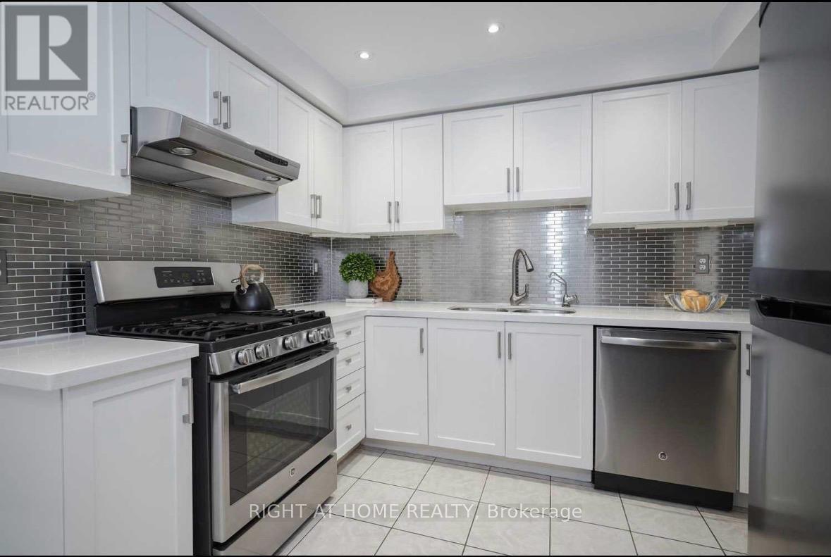 121 - 6399 Spinnaker Circle, Mississauga, Ontario  L5W 1Z6 - Photo 4 - W13552636