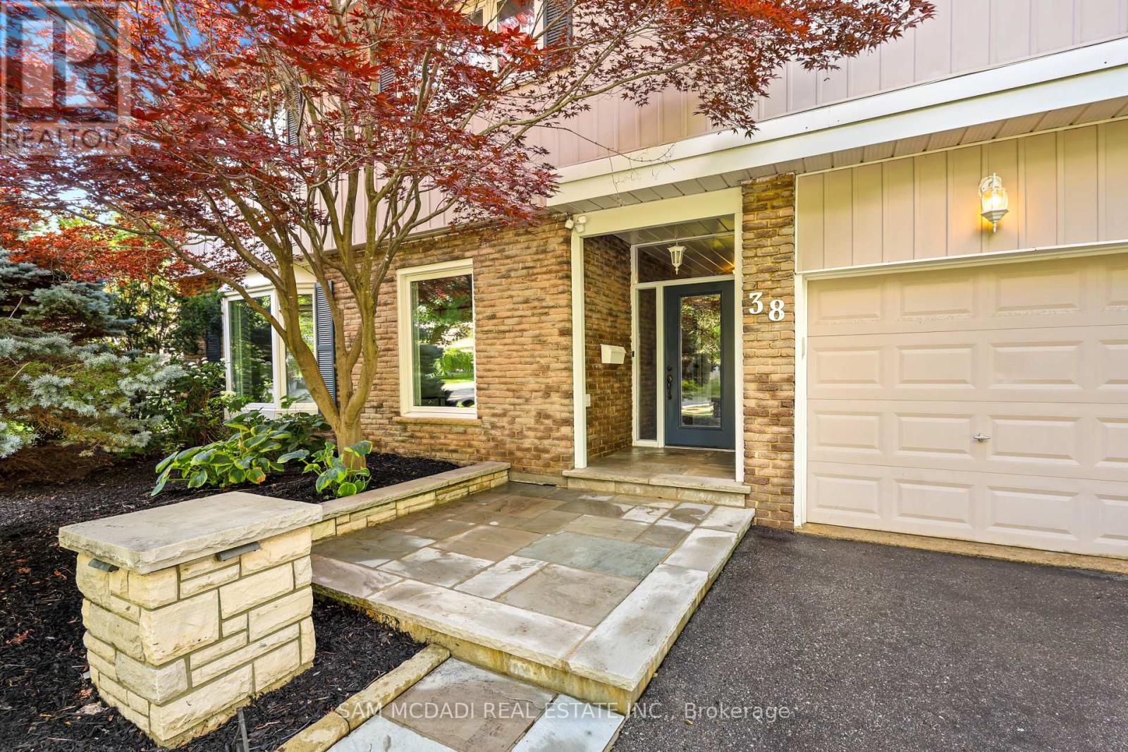 38 Kenninghall Boulevard, Mississauga, Ontario  L5N 1J4 - Photo 2 - W13552650